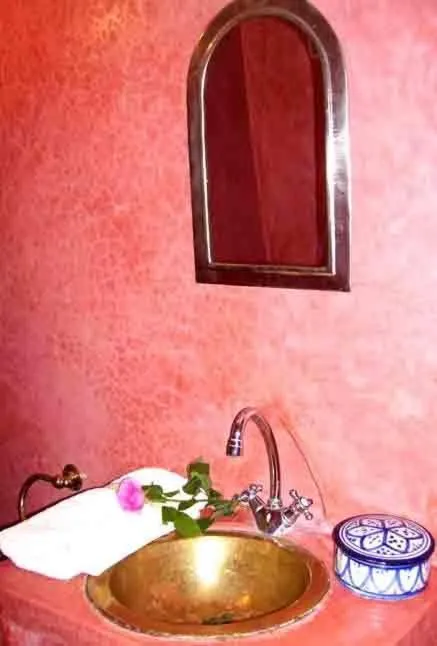 Bathroom in Riad Essaoussan
