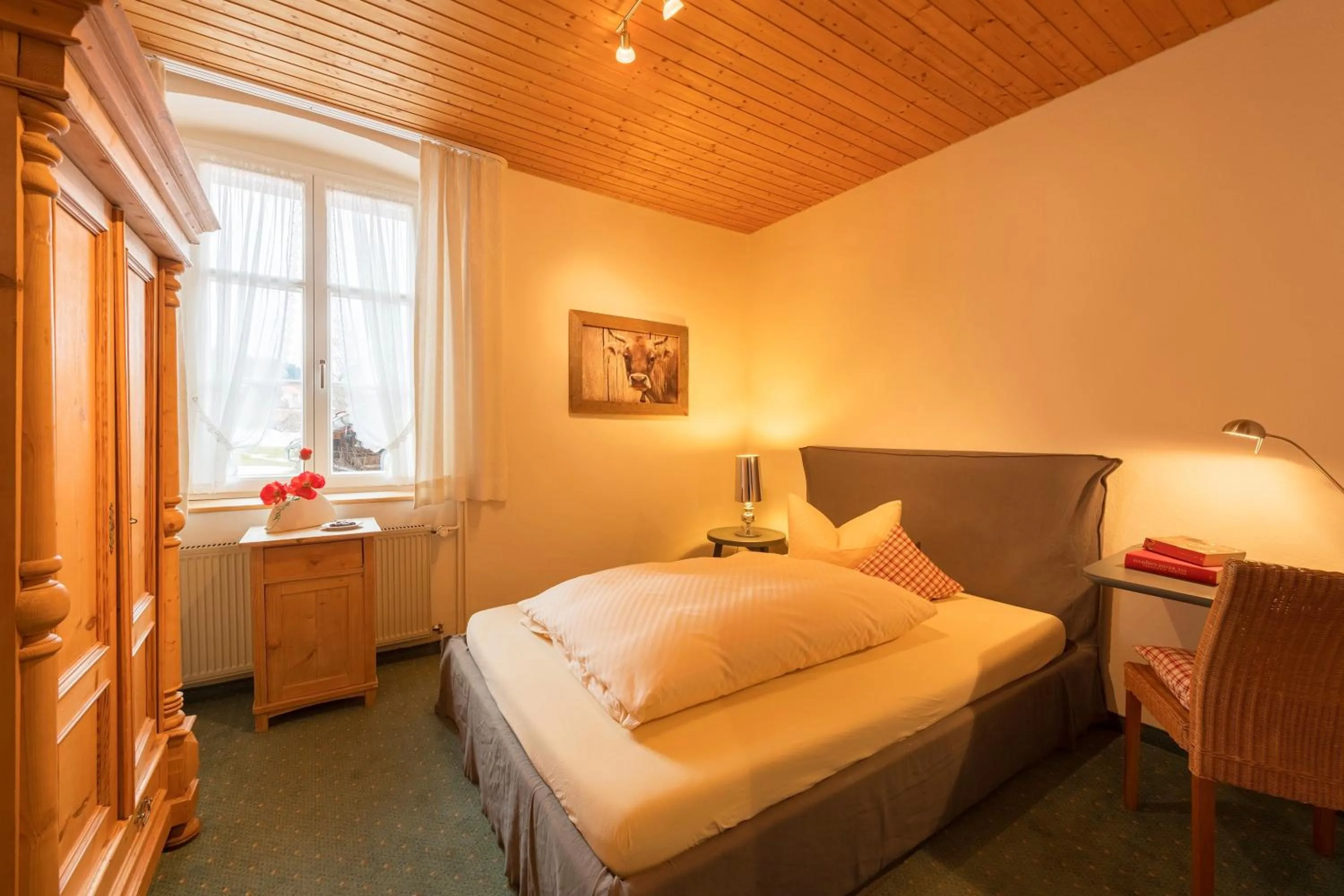 Photo of the whole room, Bed in Landgasthof Rössle - Beim Kräuterwirt