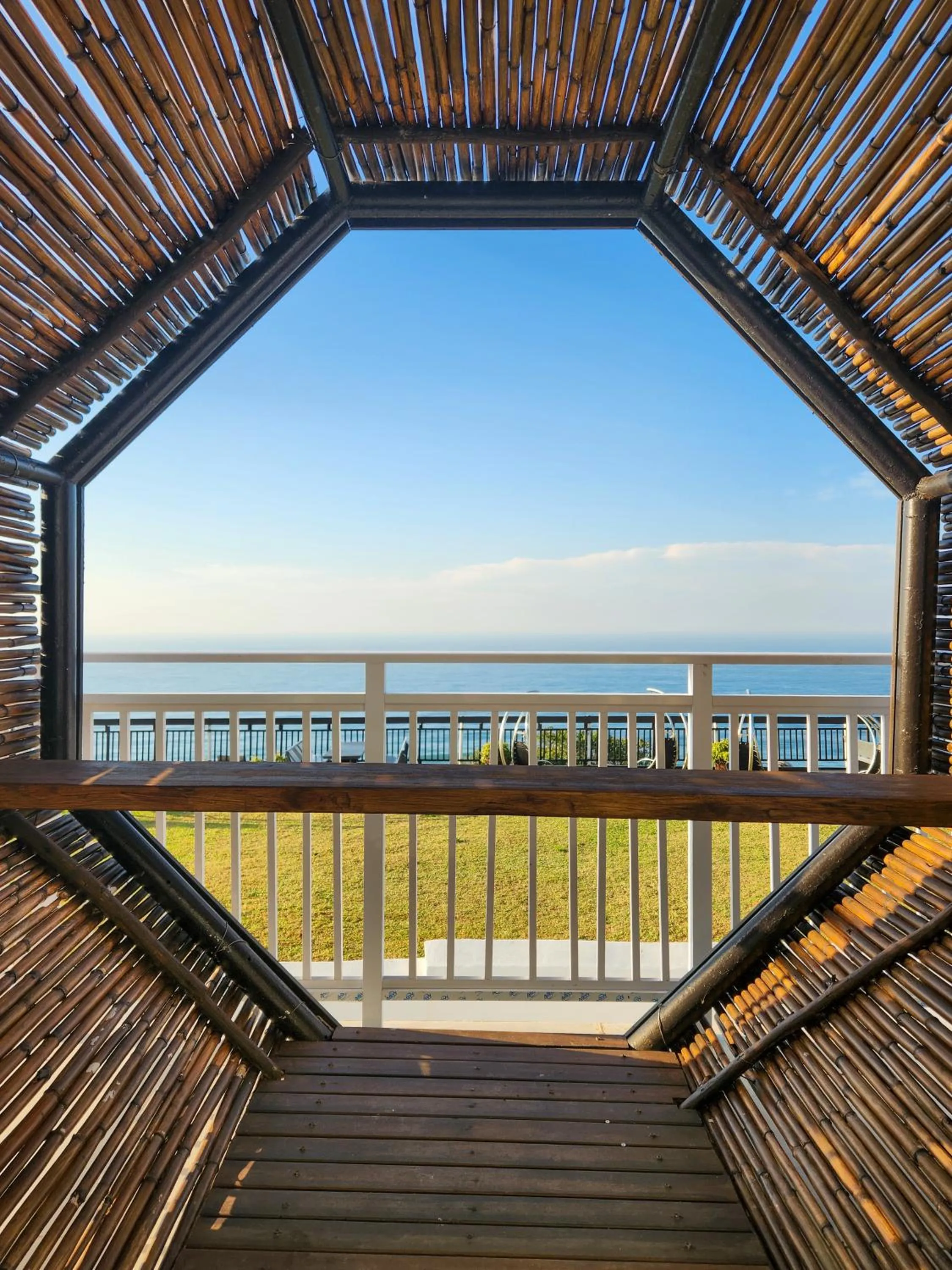 Restaurant/places to eat in 305 Guest House