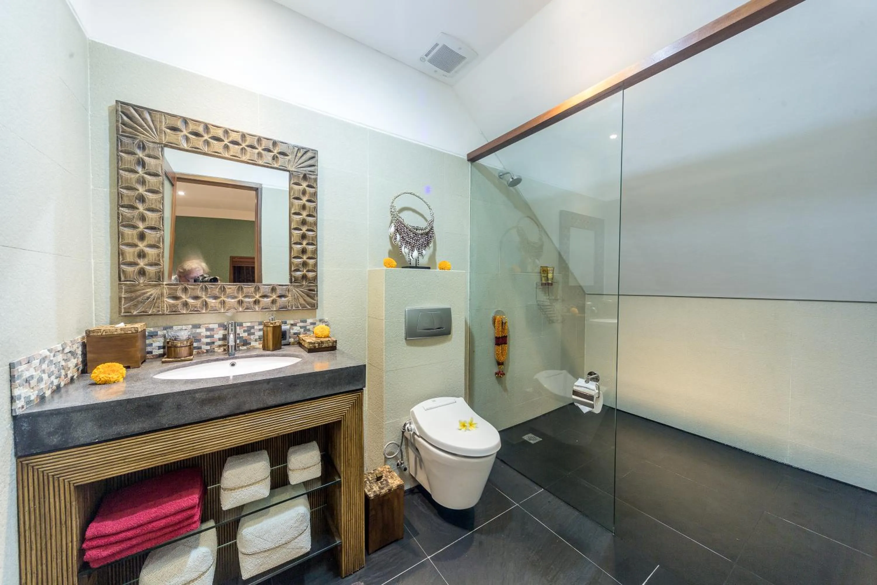 Shower in The Manipura Luxury Estate and Spa Up to 18 person, fully serviced