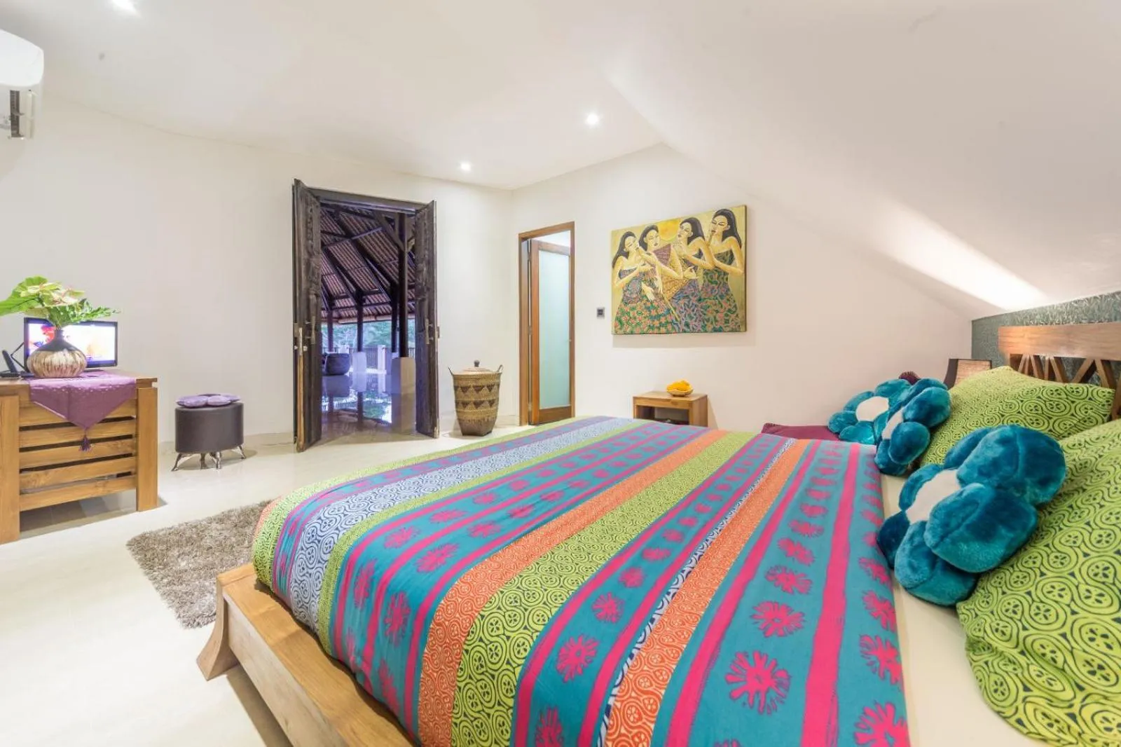 Bed in The Manipura Luxury Estate and Spa Up to 18 person, fully serviced