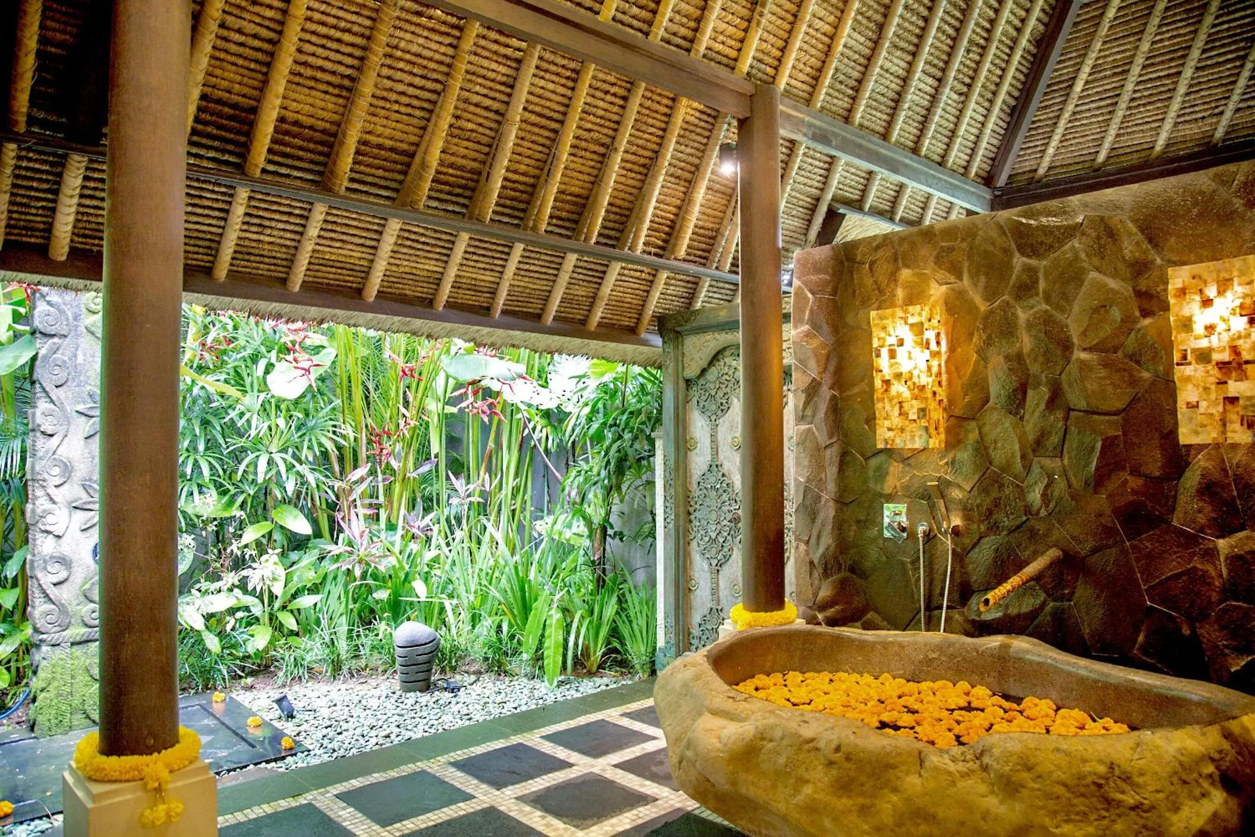 Shower in The Manipura Luxury Estate and Spa Up to 18 person, fully serviced