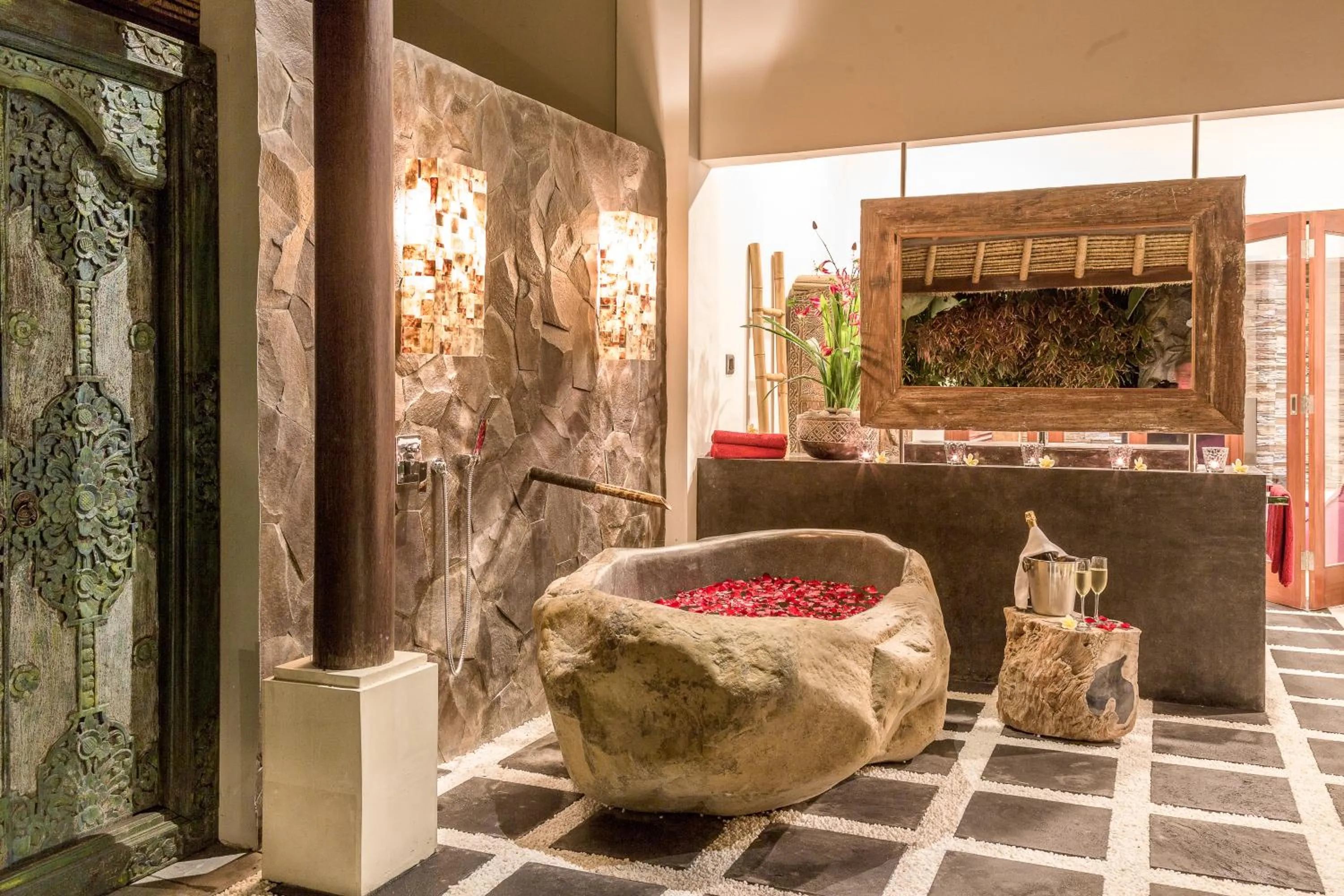 Shower in The Manipura Luxury Estate and Spa Up to 18 person, fully serviced