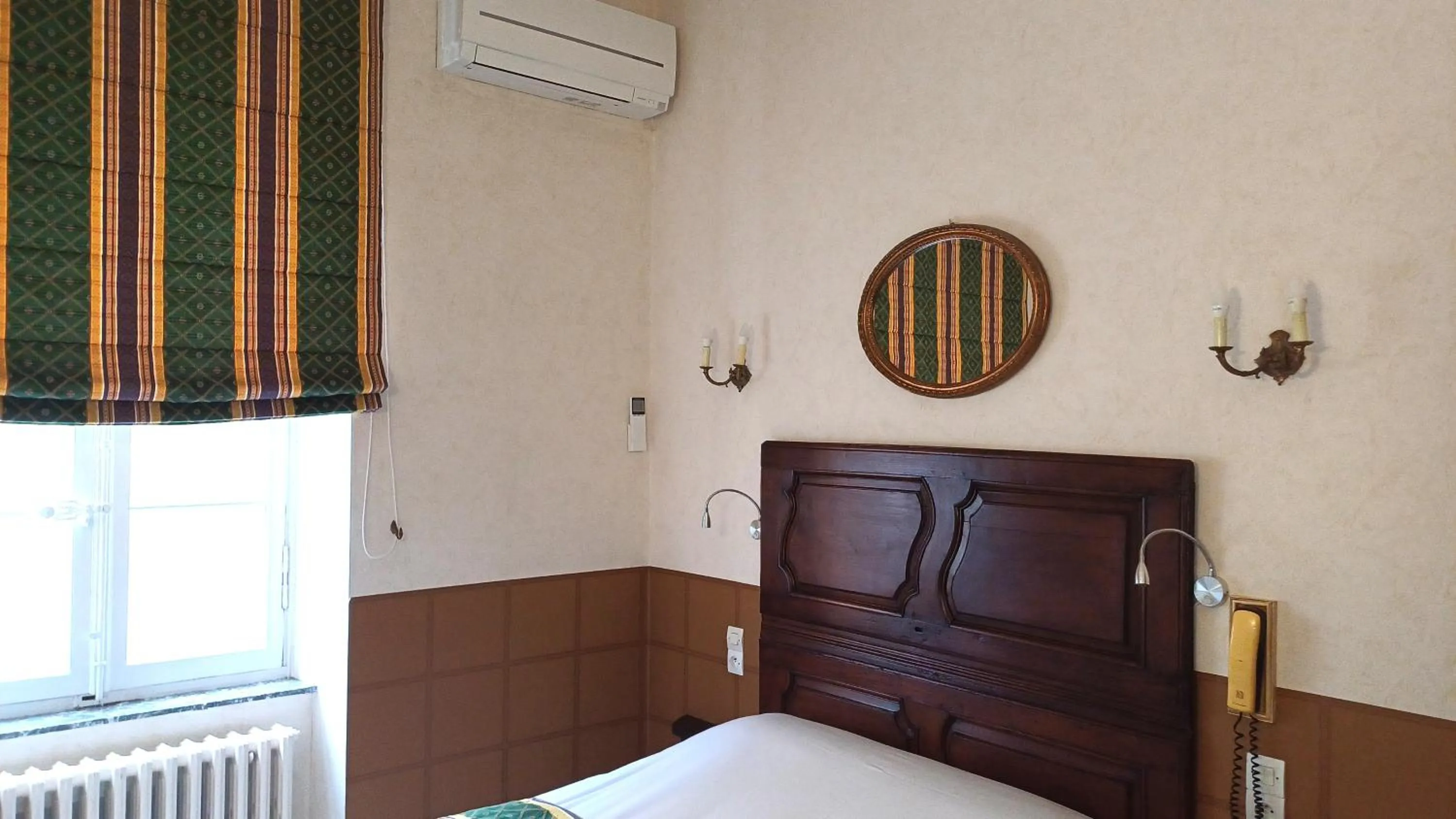 Bedroom in Hotel Montsegur