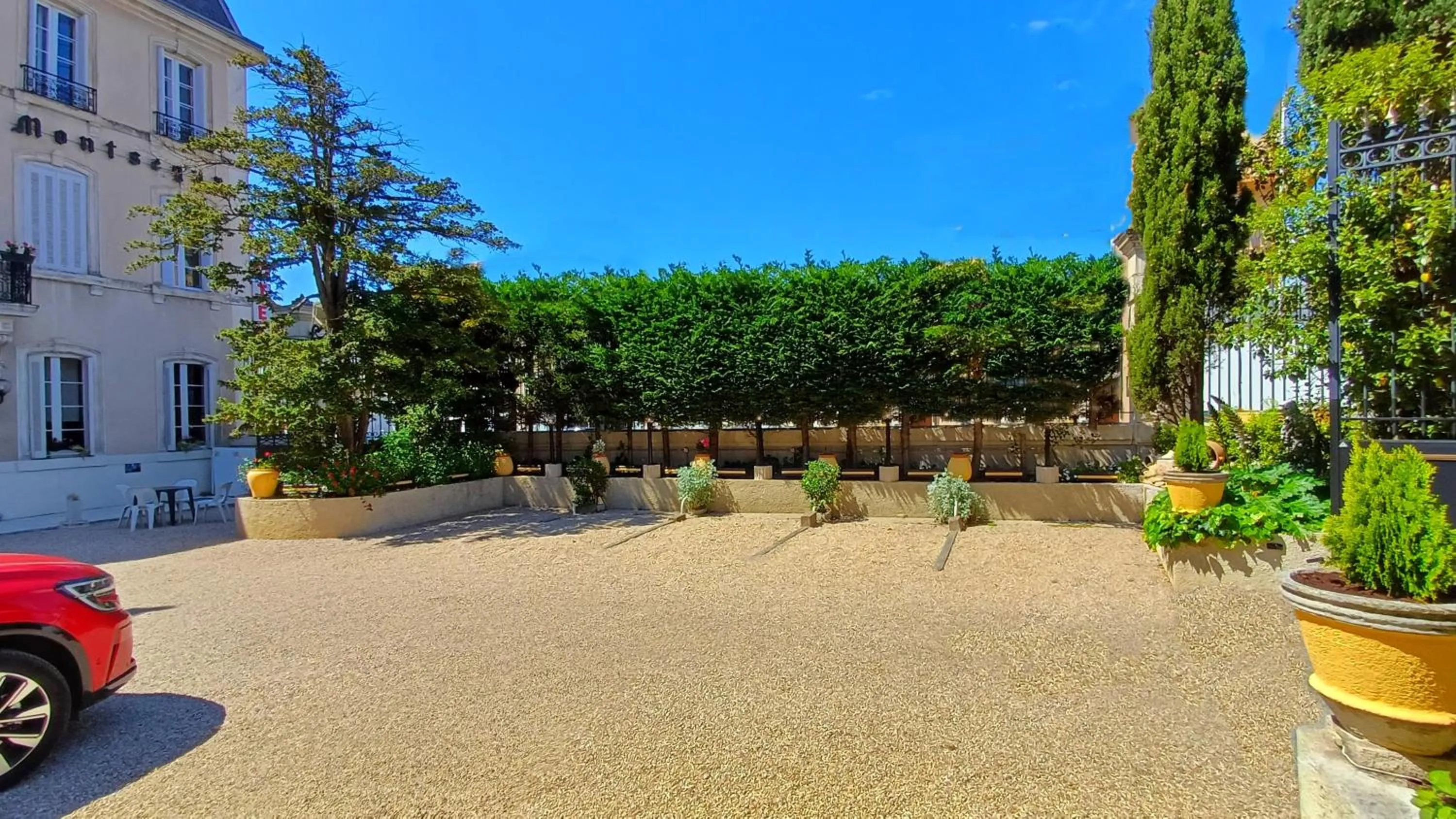 Parking in Hotel Montsegur