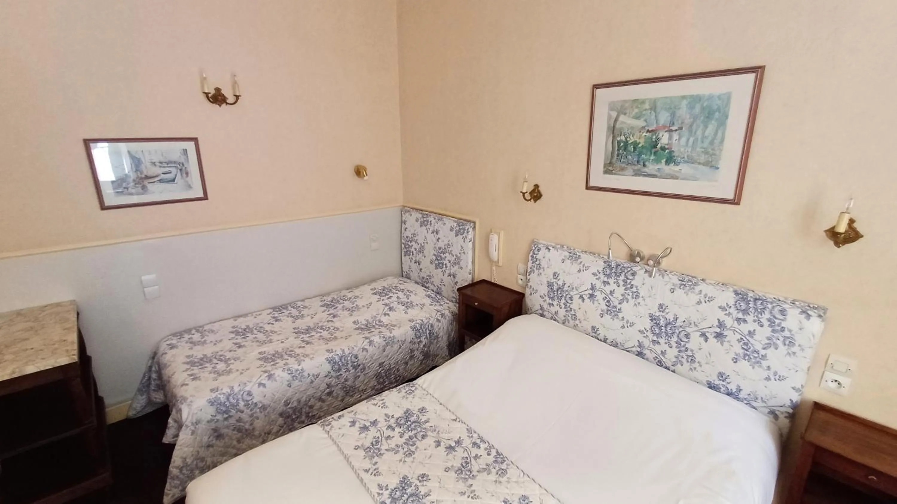 Bedroom in Hotel Montsegur