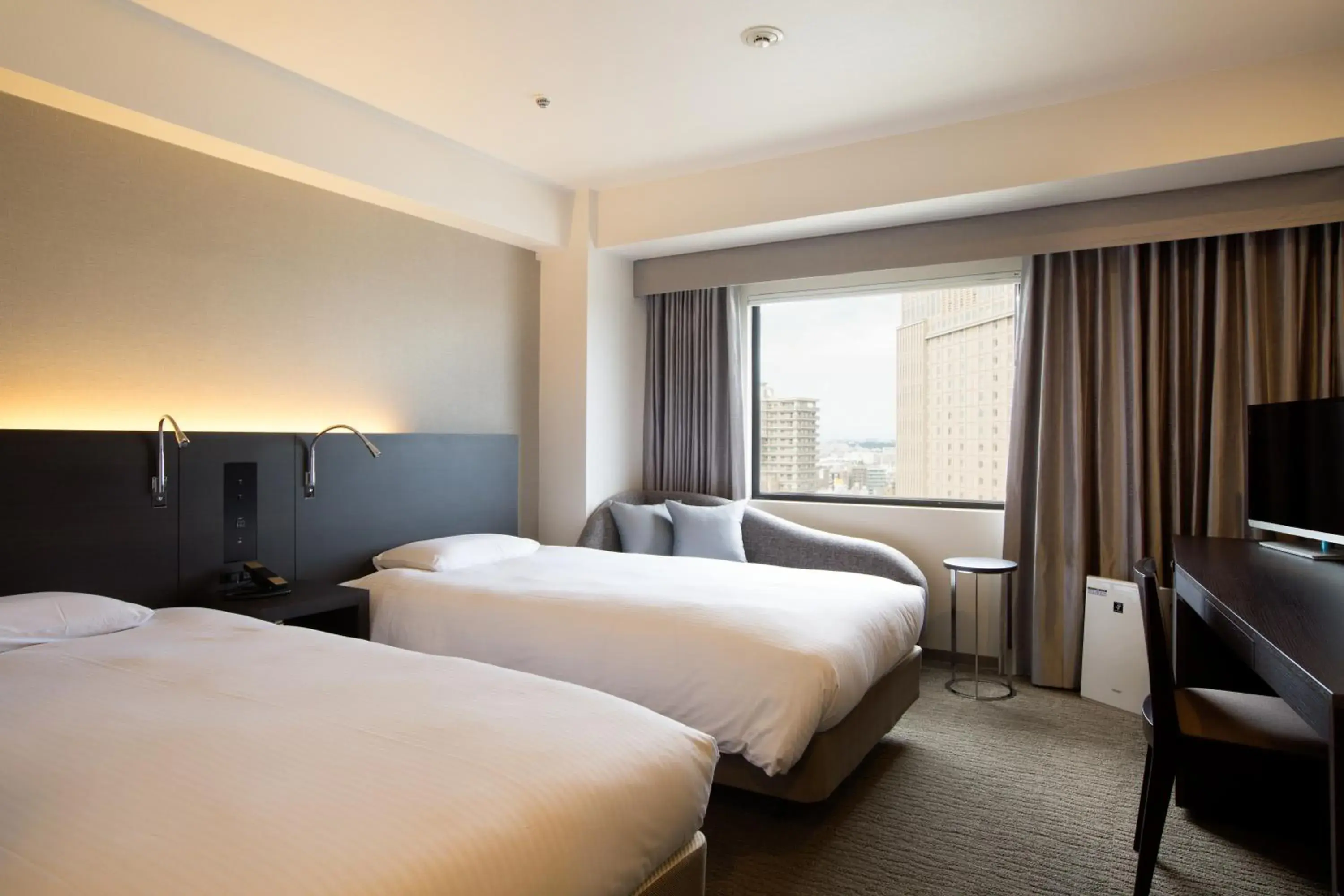 Photo of the whole room, Bed in Kawasaki Nikko Hotel Photo of the whole room, Bed in Kawasaki Nikko Hotel