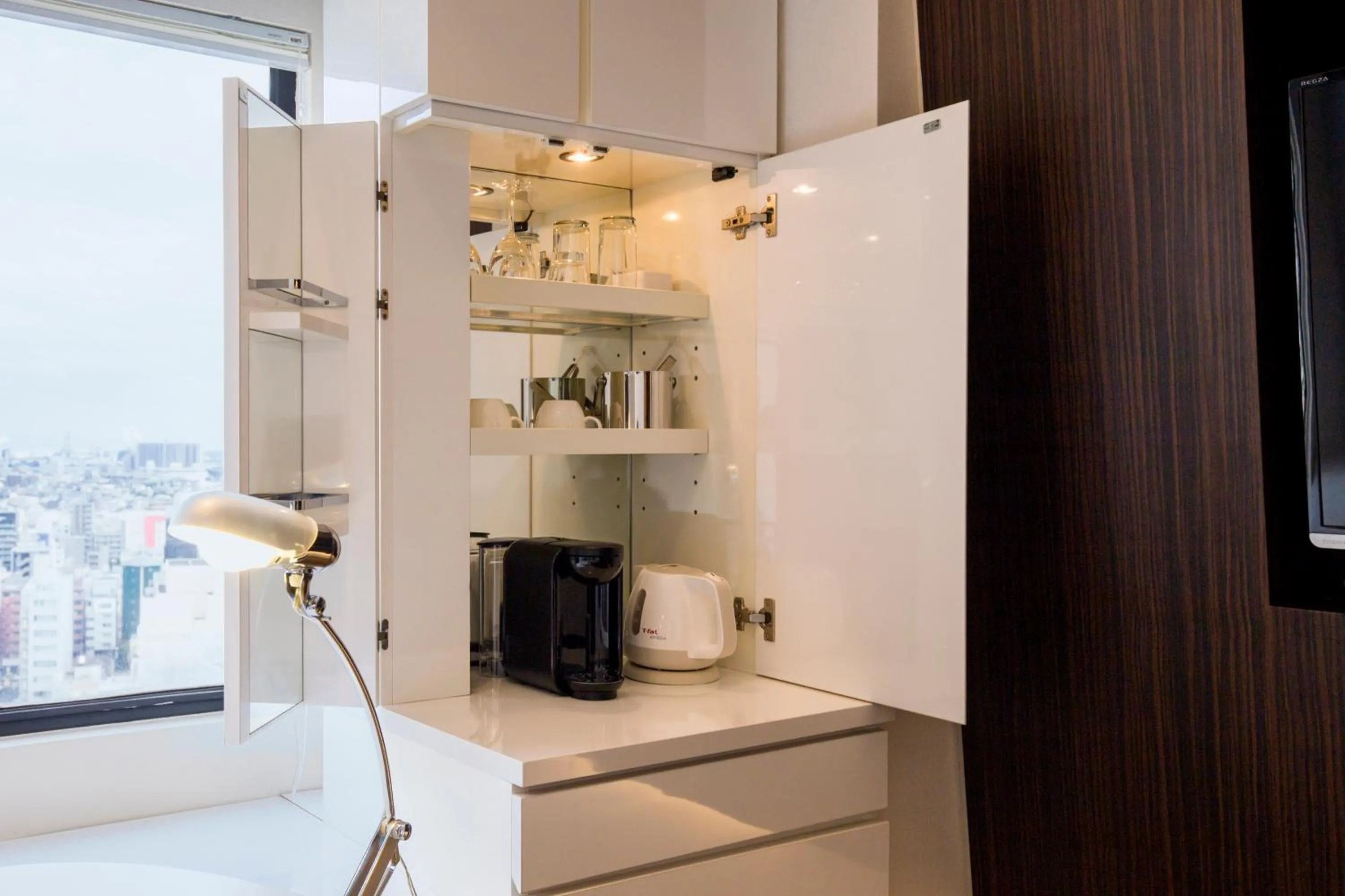 Coffee/tea facilities in Kawasaki Nikko Hotel