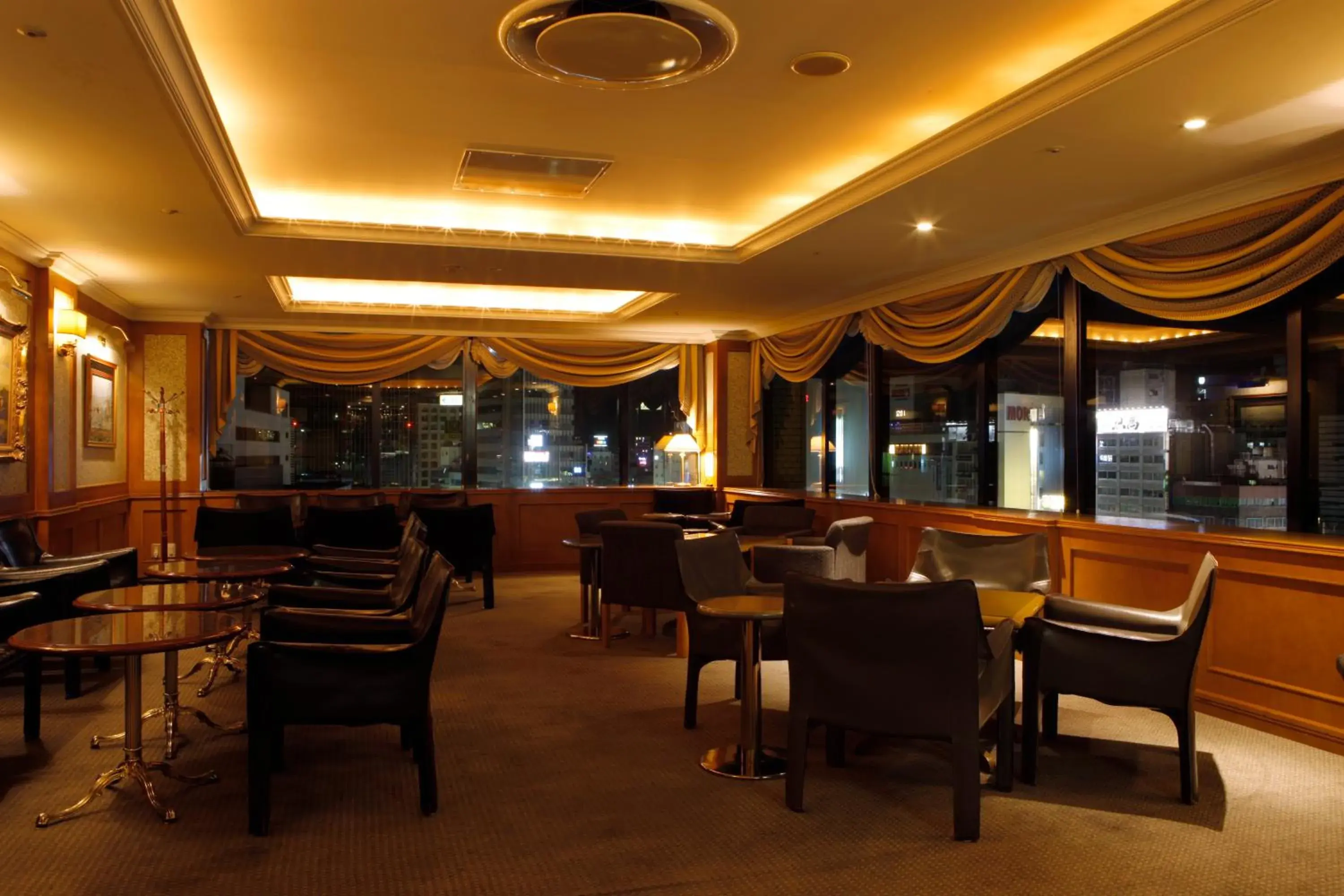 Lounge or bar in Kawasaki Nikko Hotel Lounge or bar in Kawasaki Nikko Hotel