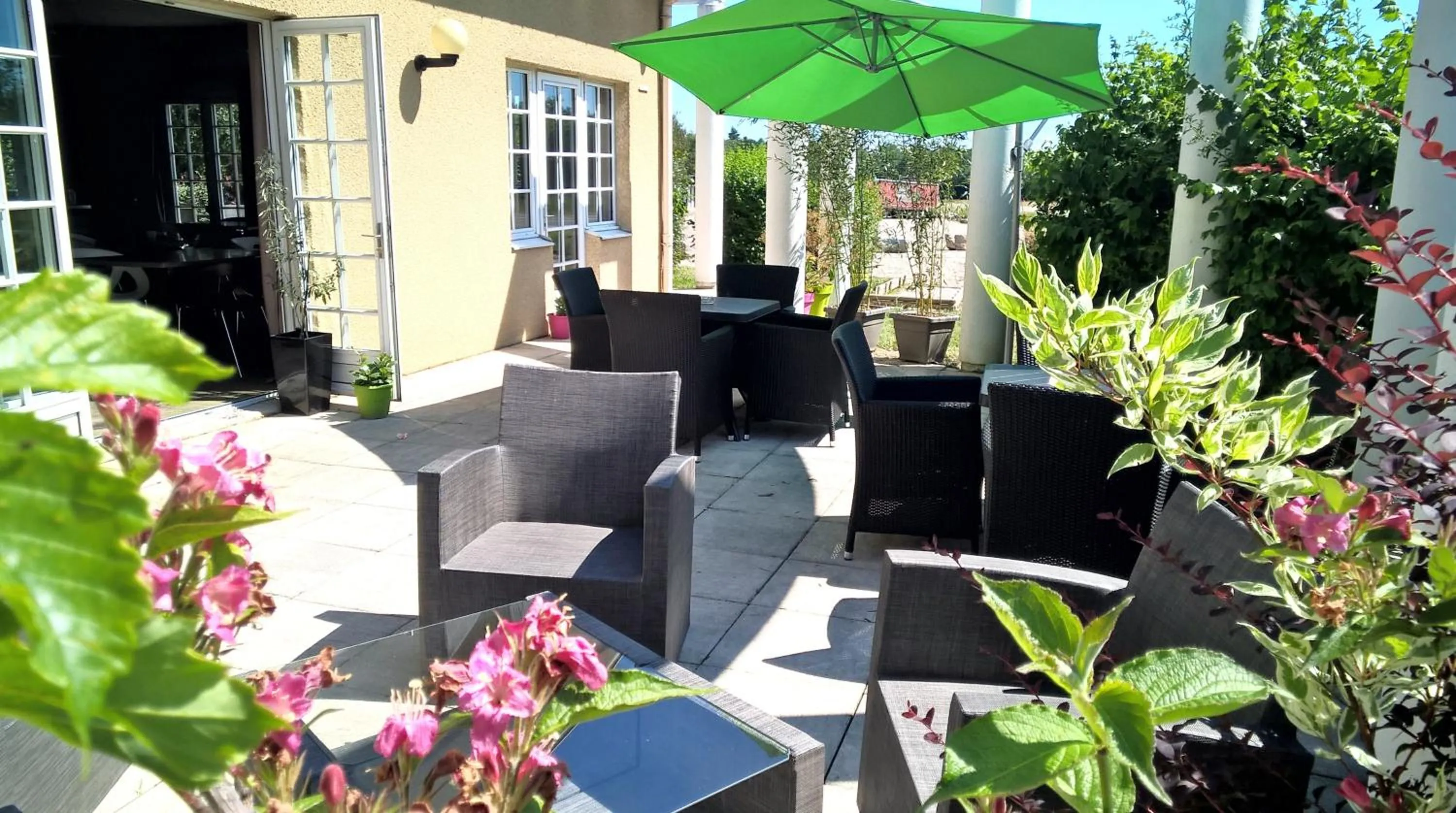 Balcony/Terrace in Contact Hôtel ALYS Bourg en Bresse Ekinox Parc Expo