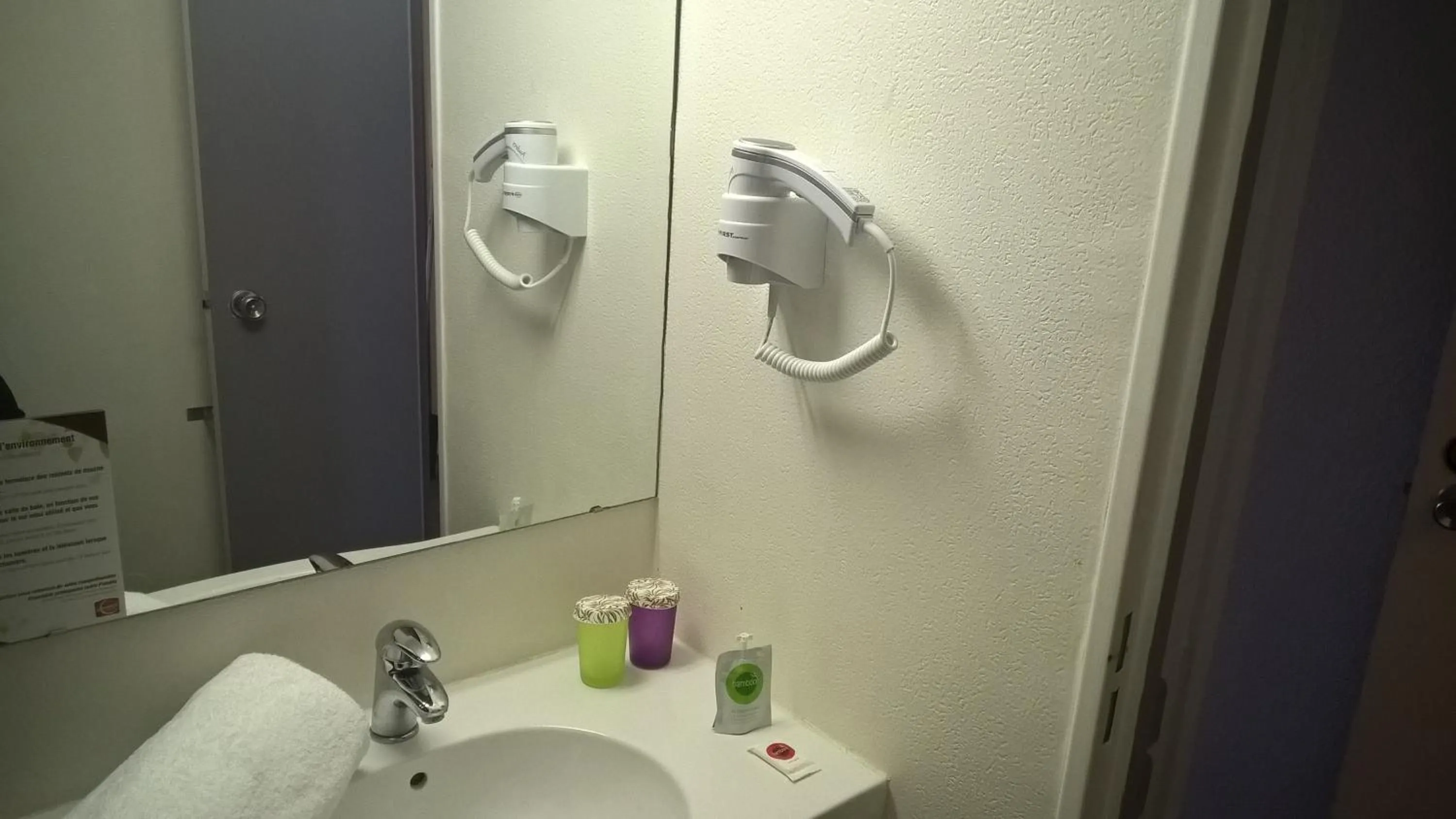 Bathroom in Contact Hôtel ALYS Bourg en Bresse Ekinox Parc Expo