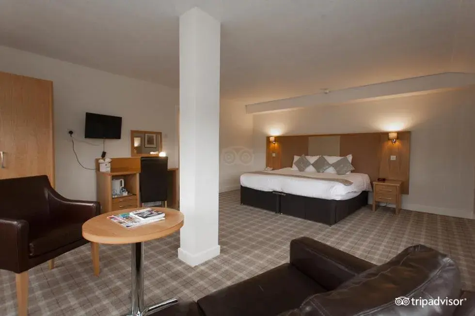 Family Guest Room in Buchanan Arms Hotel & Leisure, Sure Hotel Collection Family Guest Room in Buchanan Arms Hotel & Leisure, Sure Hotel Collection