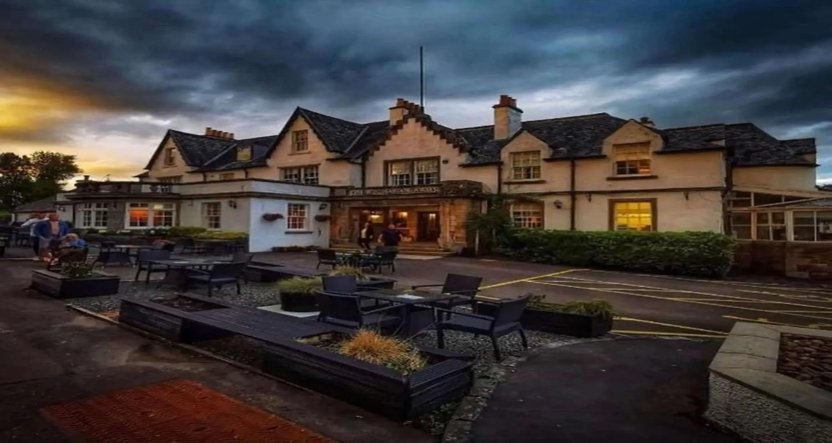 Property building in Buchanan Arms Hotel & Leisure, Sure Hotel Collection Property building in Buchanan Arms Hotel & Leisure, Sure Hotel Collection