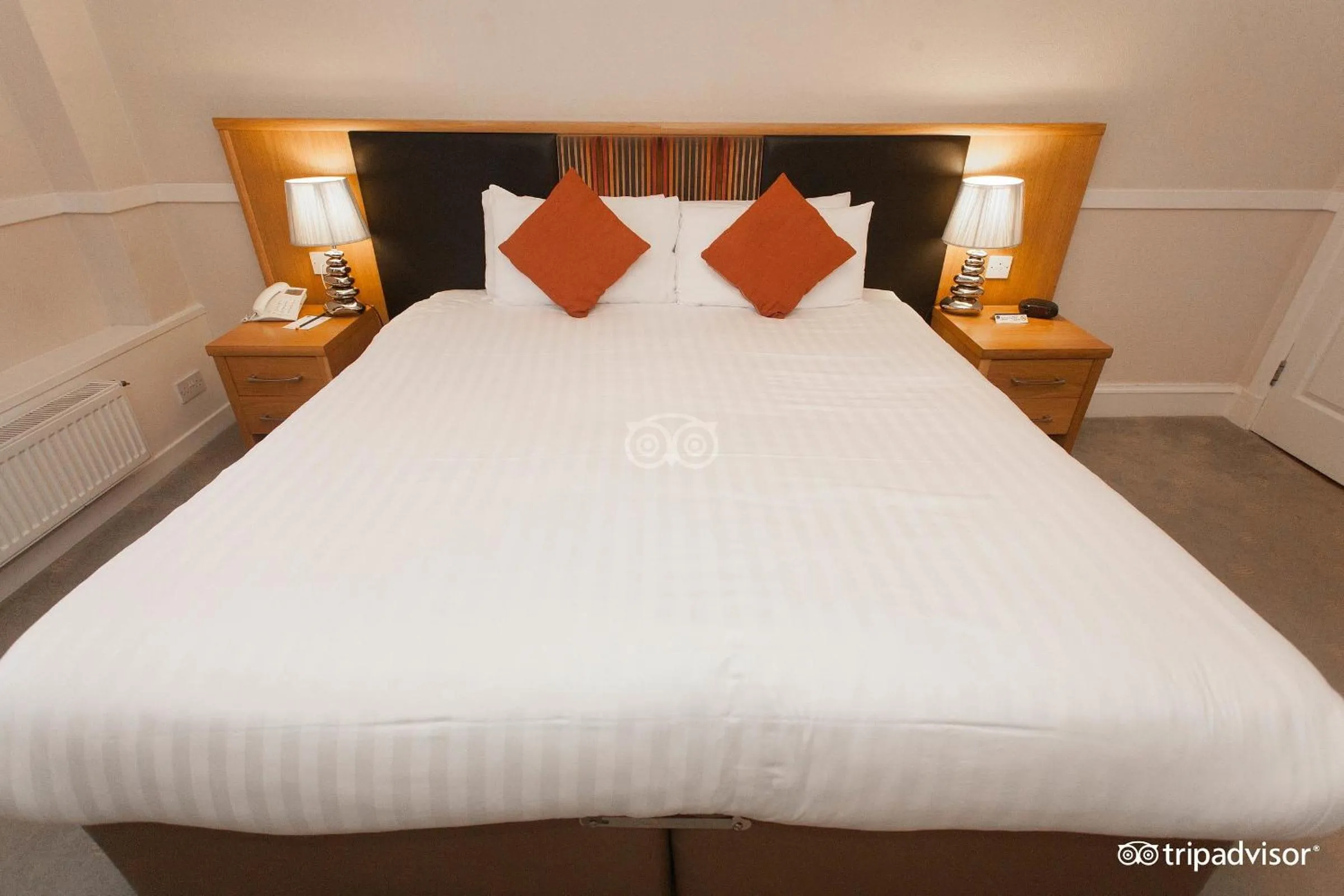 Bedroom, Bed in Buchanan Arms Hotel & Leisure, Sure Hotel Collection