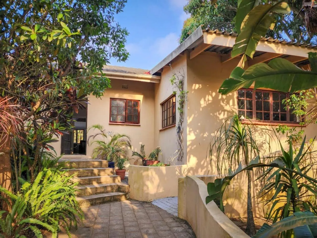 Property building in Parkers Cottages