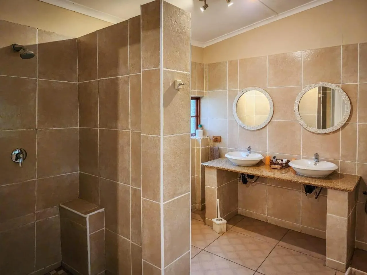 Bathroom in Parkers Cottages