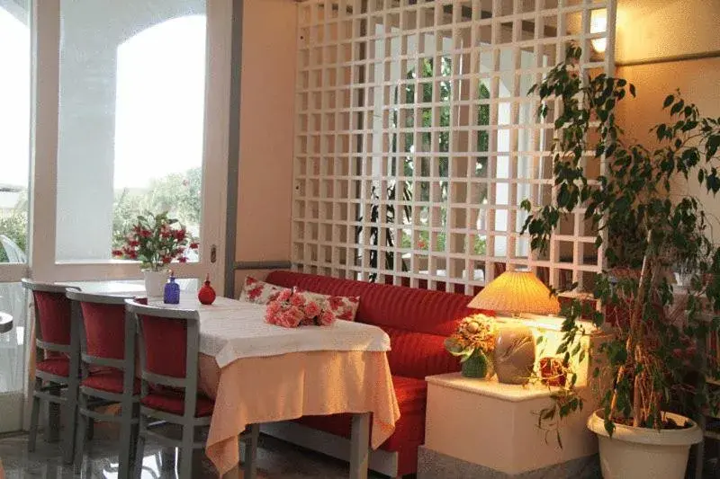 Restaurant/places to eat in Mantenia Hotel Restaurant/places to eat in Mantenia Hotel