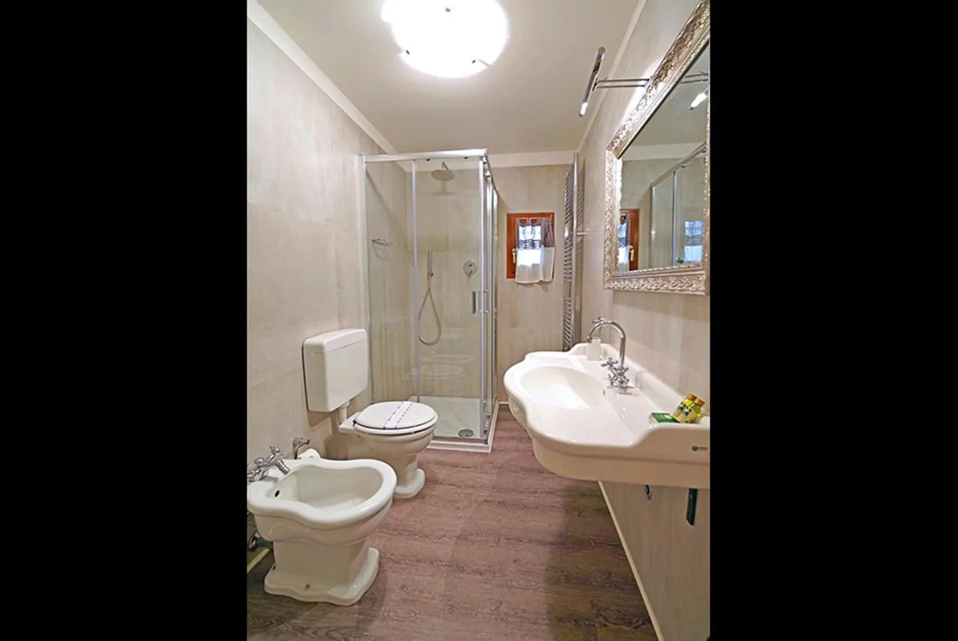 Steam House Room & Breakfast