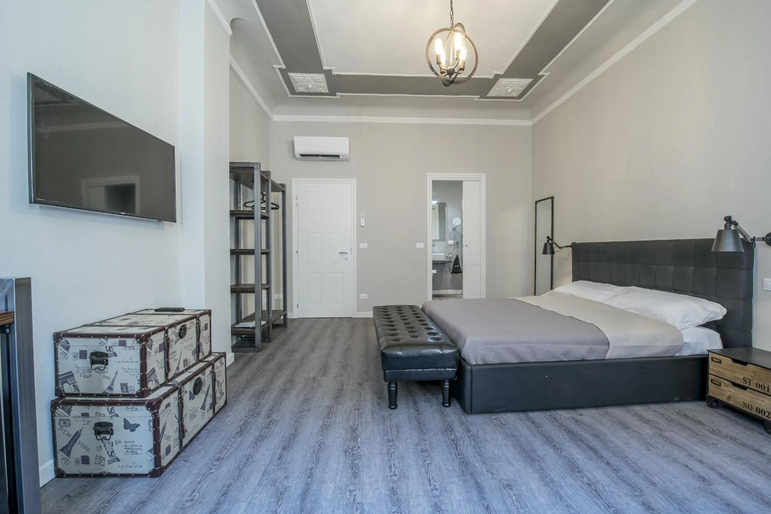 Bed in Steam House Room & Breakfast