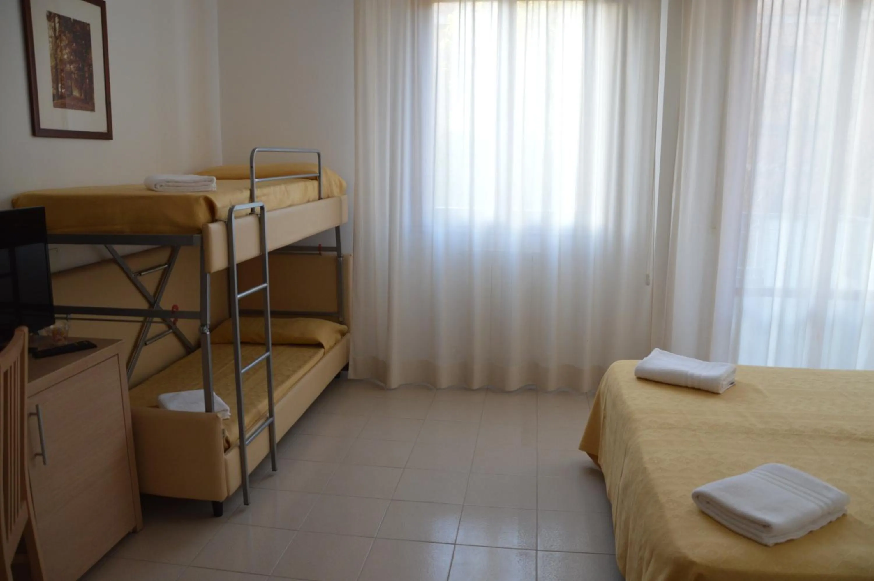 bunk bed, Bed in Hotel Caesar