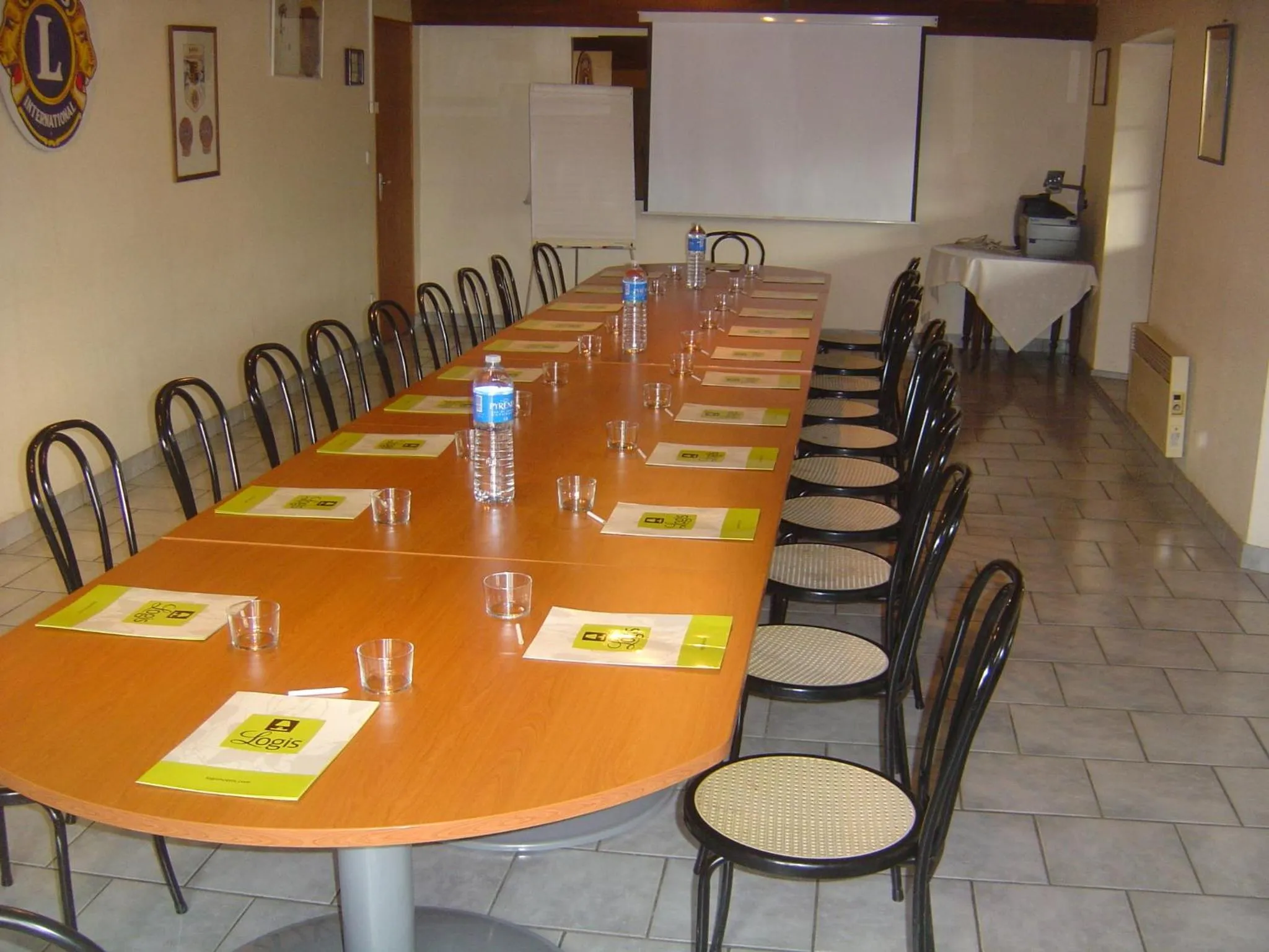 Business facilities in Logis Hôtel Les 3B