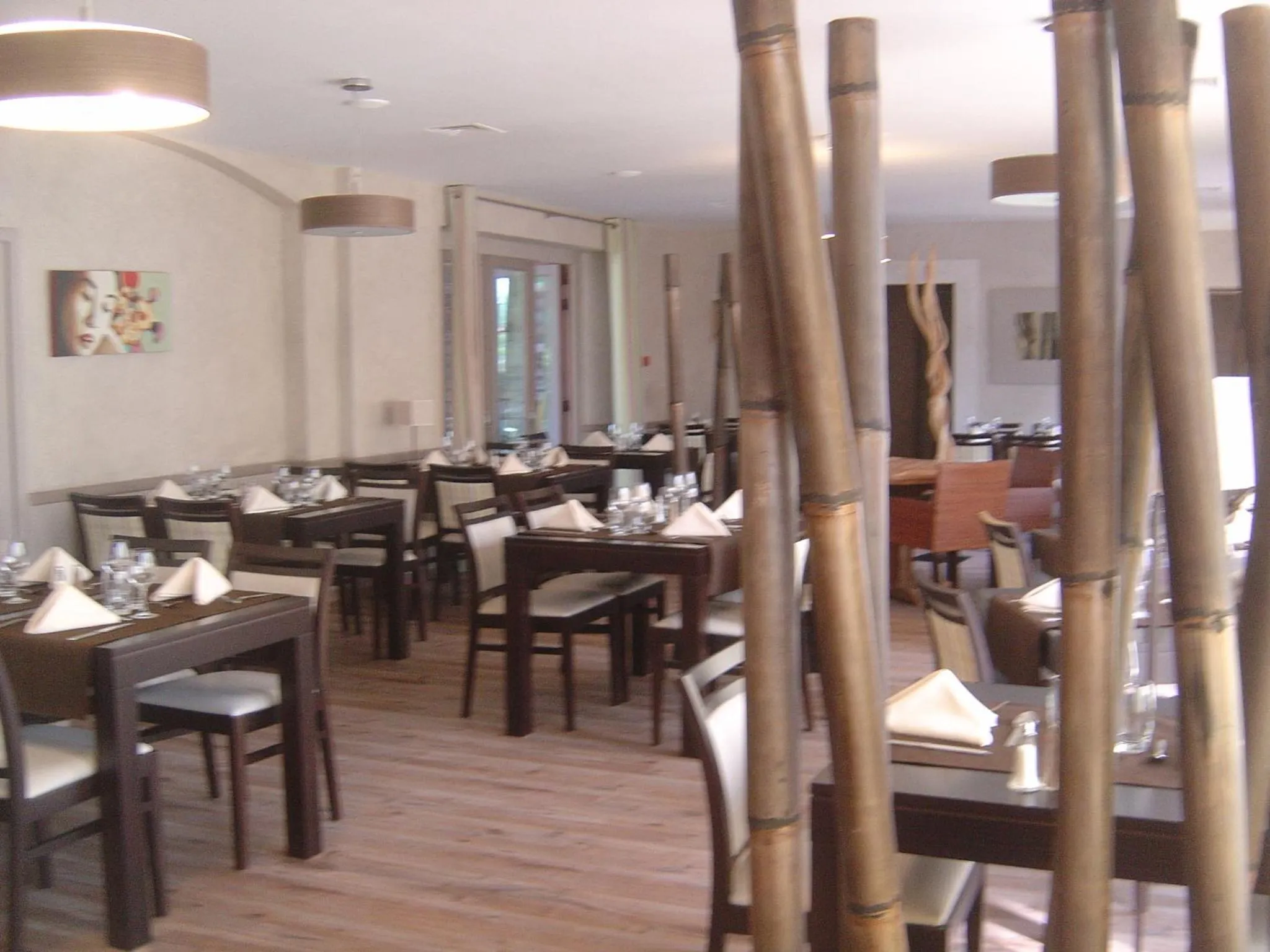 Restaurant/places to eat in Logis Hôtel Les 3B