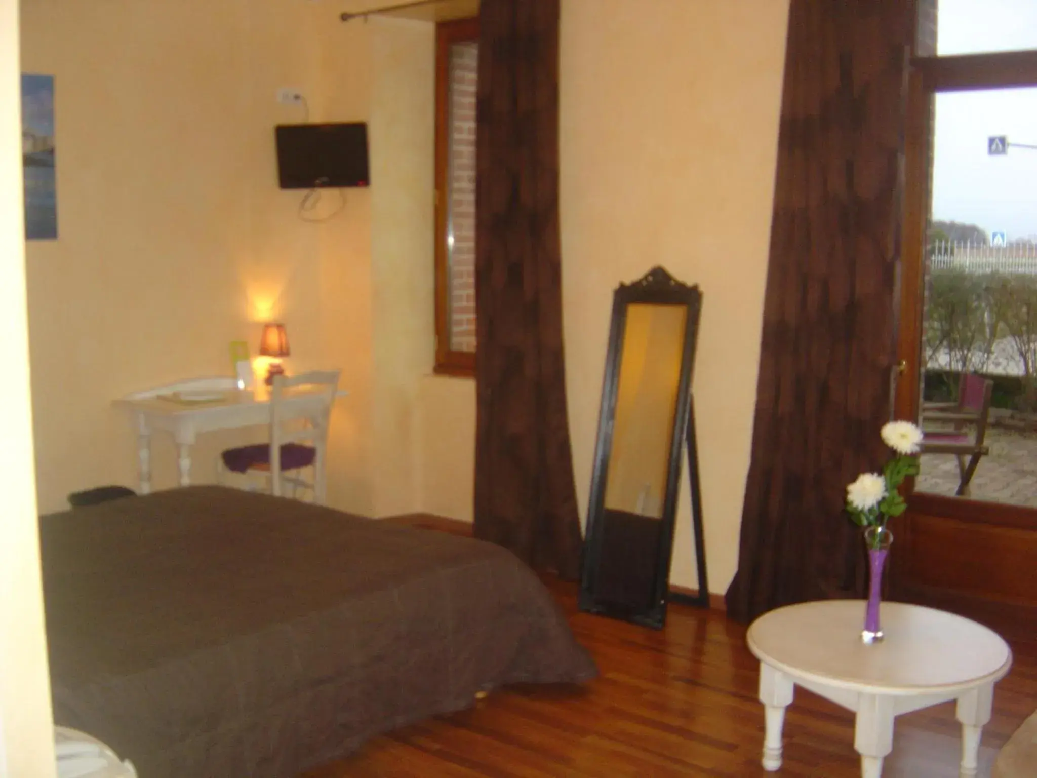 Double Room in Logis Hôtel Les 3B Double Room in Logis Hôtel Les 3B