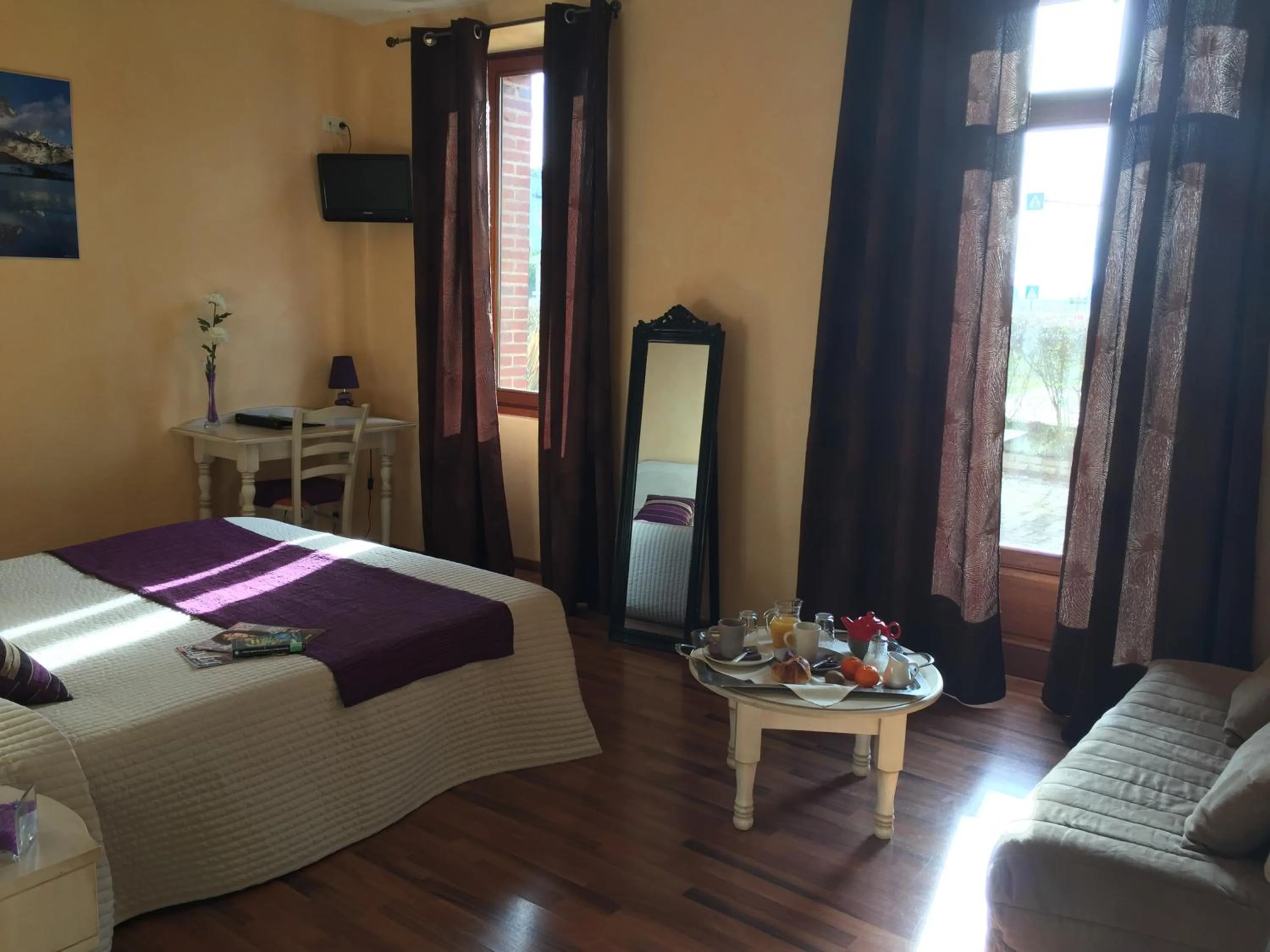 Bed in Logis Hôtel Les 3B