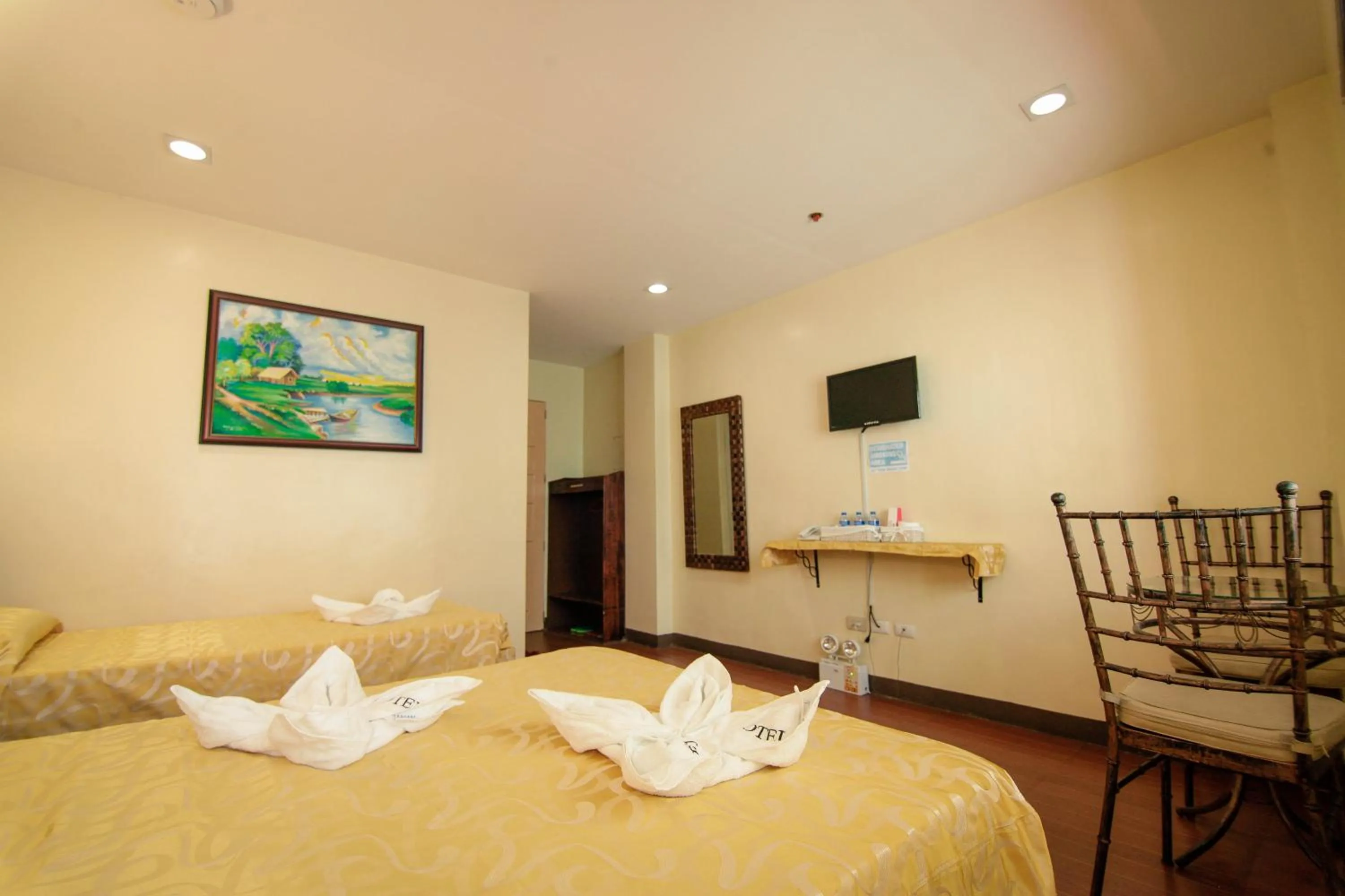 Bedroom, Bed in Fj Manila Hotel