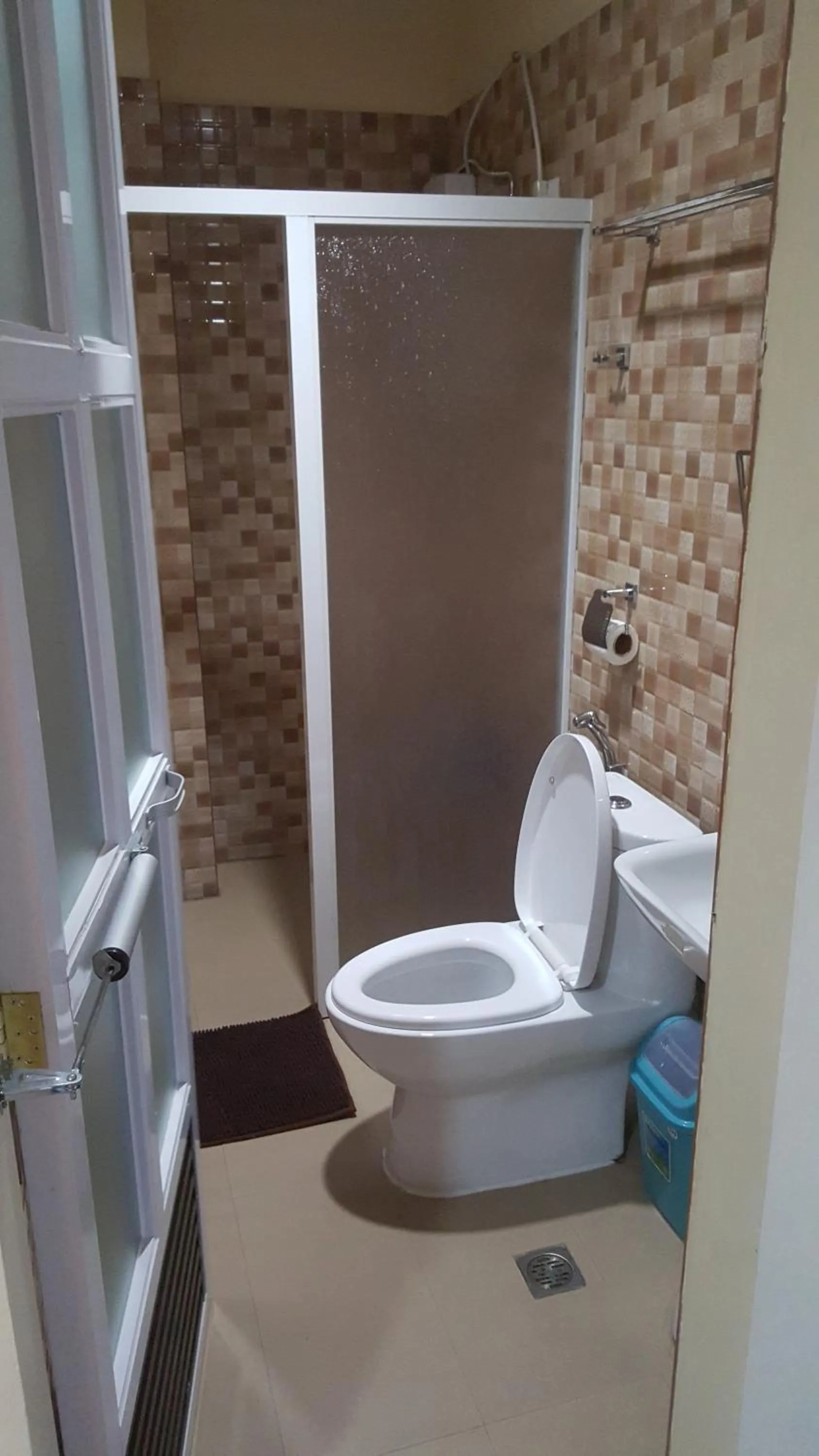 Bathroom in Fj Manila Hotel