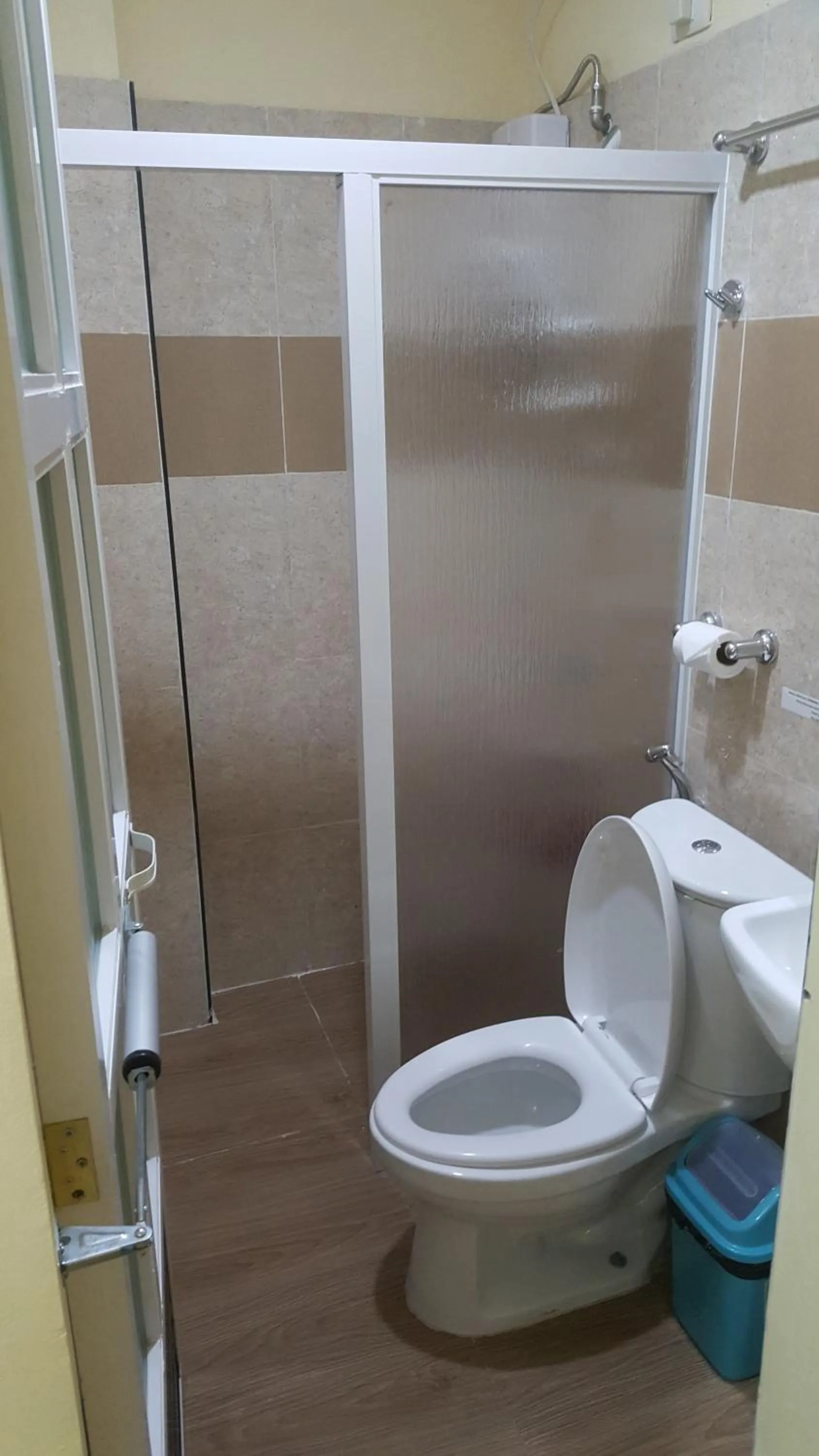 Bathroom in Fj Manila Hotel