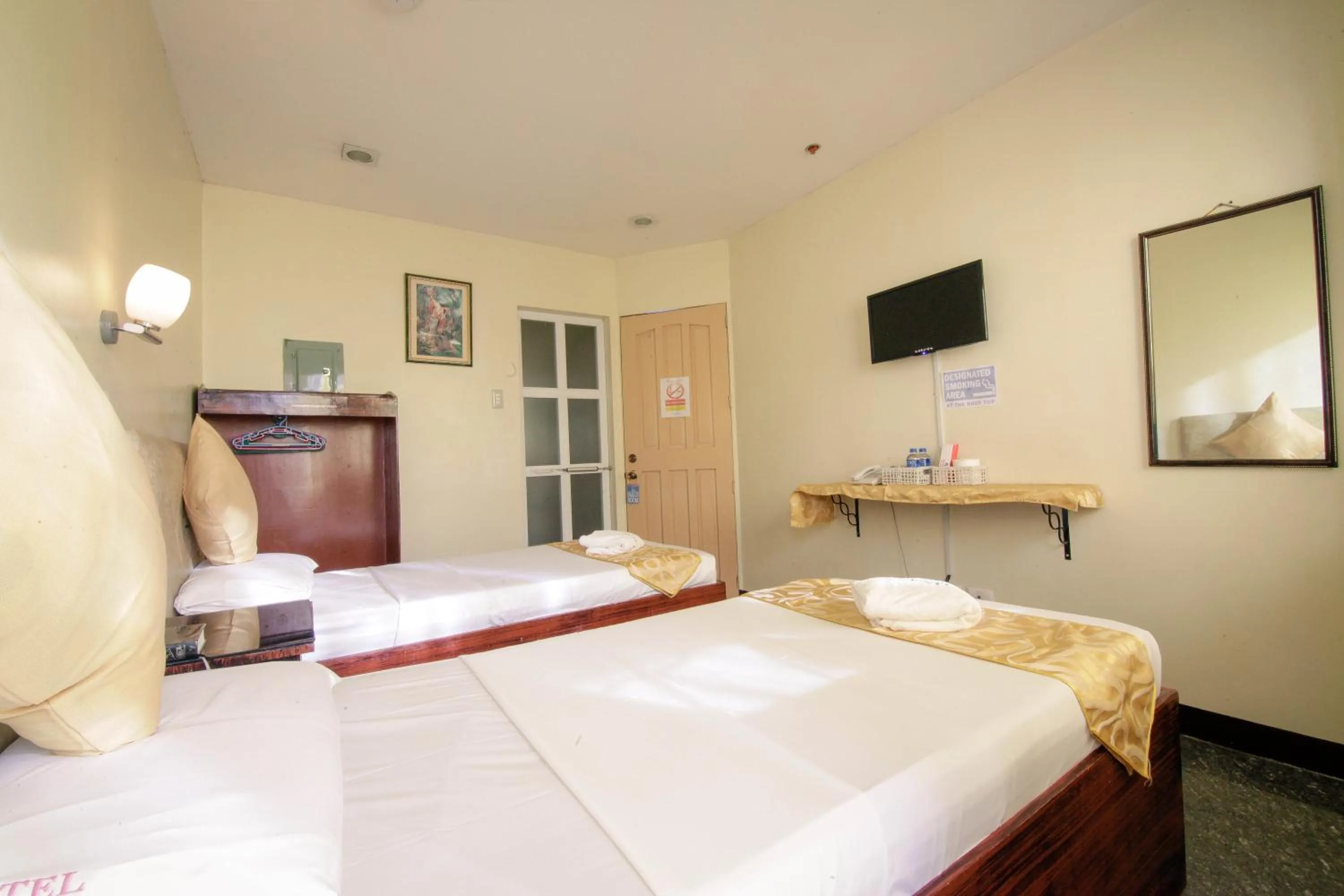 Bedroom, Bed in Fj Manila Hotel