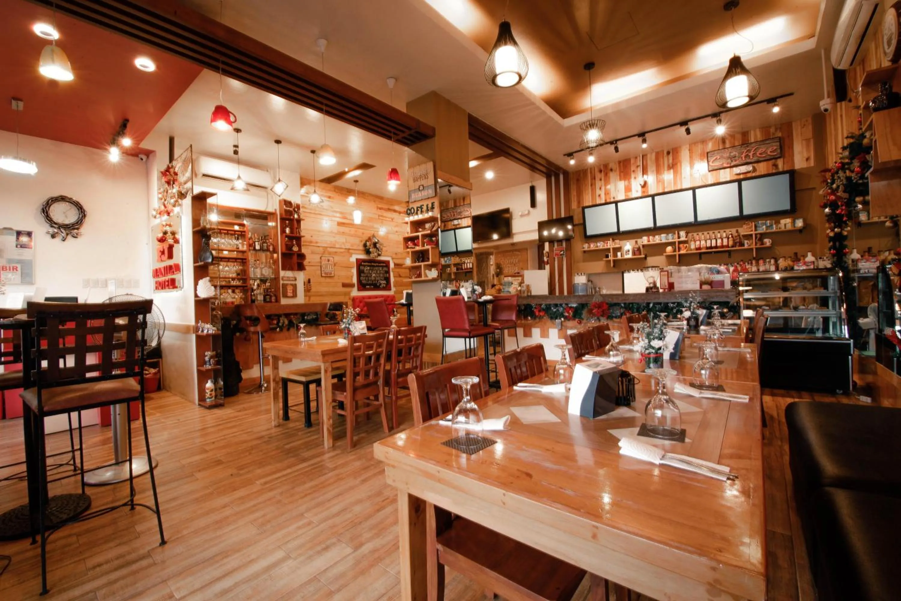 Restaurant/places to eat in Fj Manila Hotel