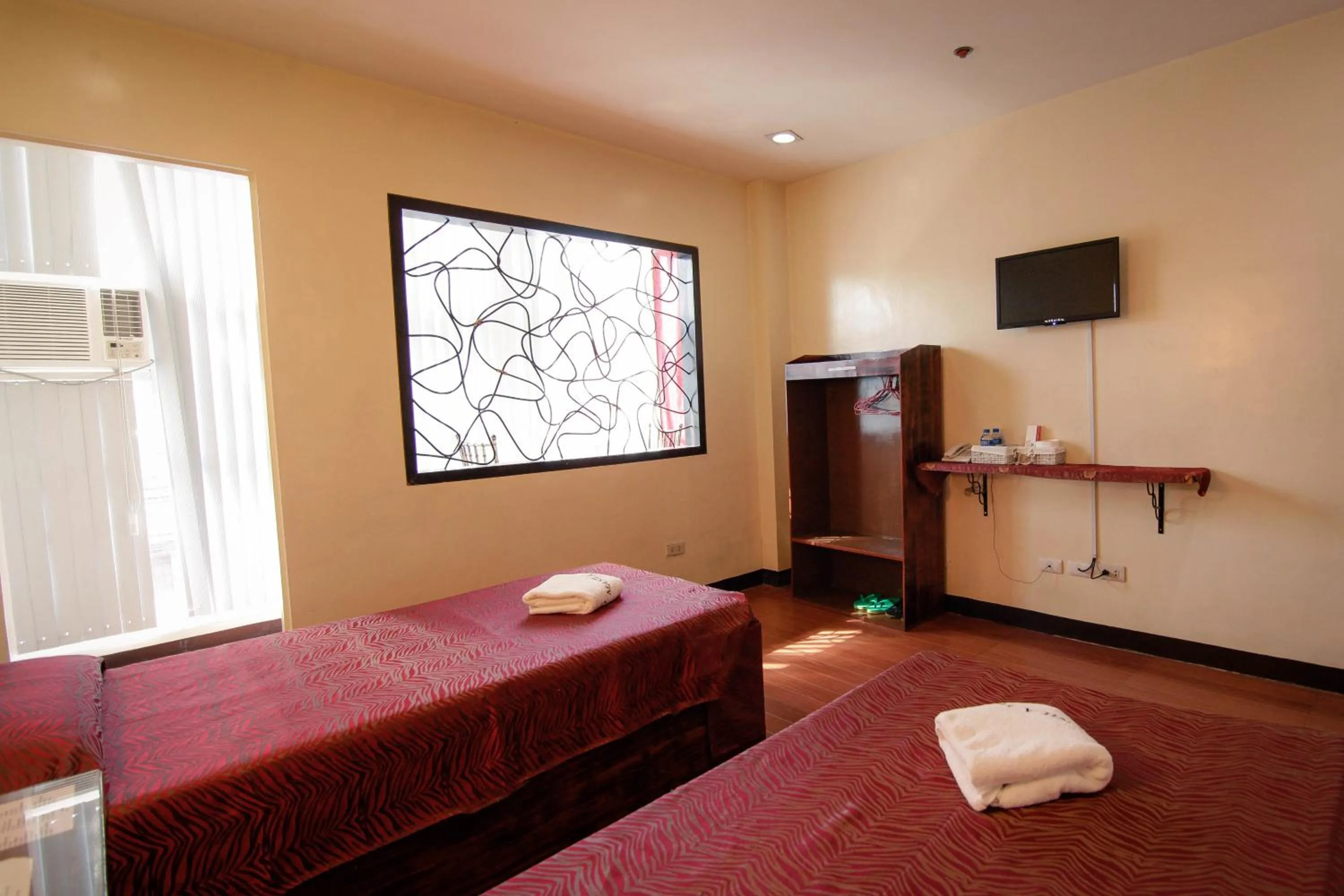 Bedroom, Bed in Fj Manila Hotel