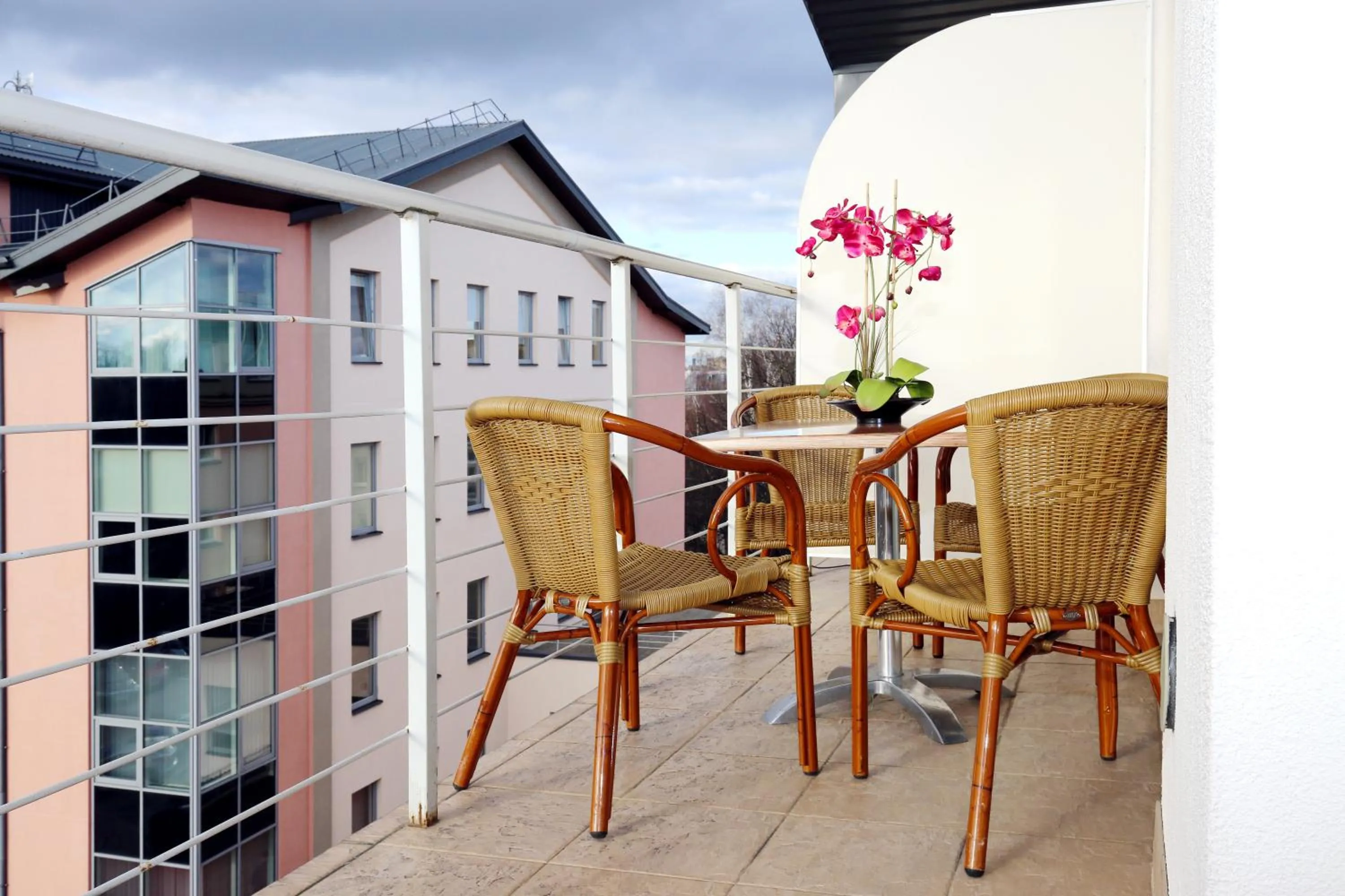 Patio in Apart Hotel Tomo FREE PARKING