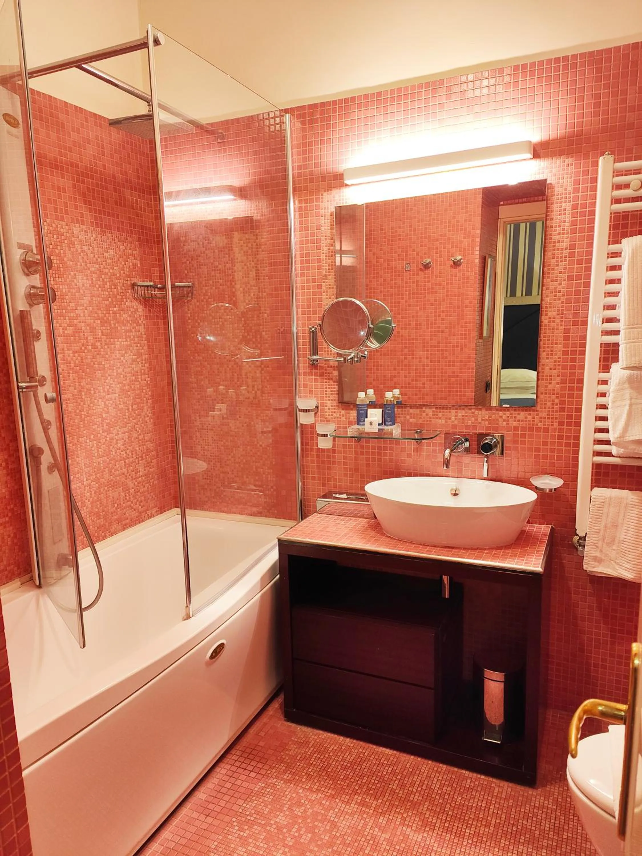 Shower in Maison Tofani