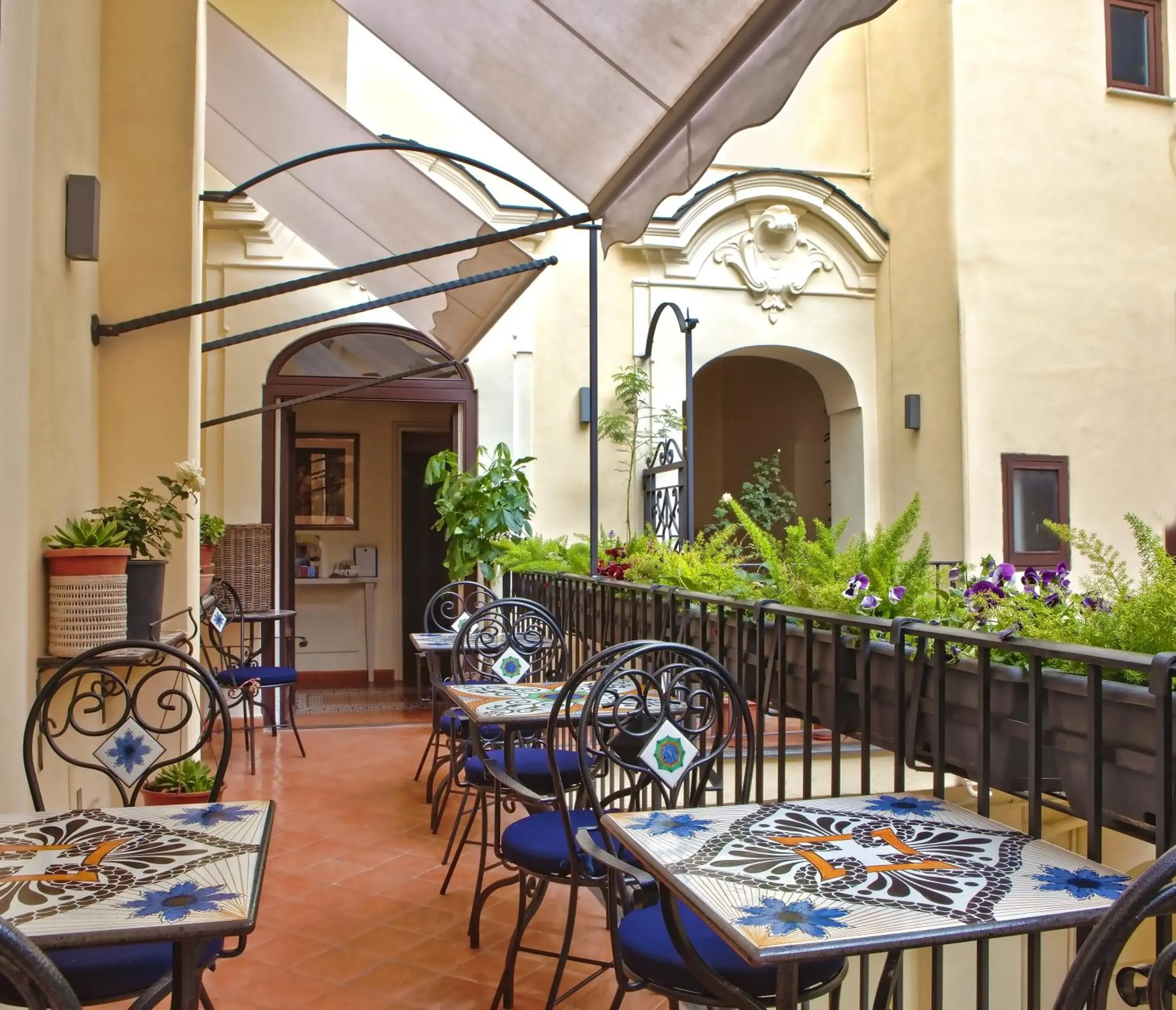 Restaurant/places to eat in Maison Tofani Restaurant/places to eat in Maison Tofani