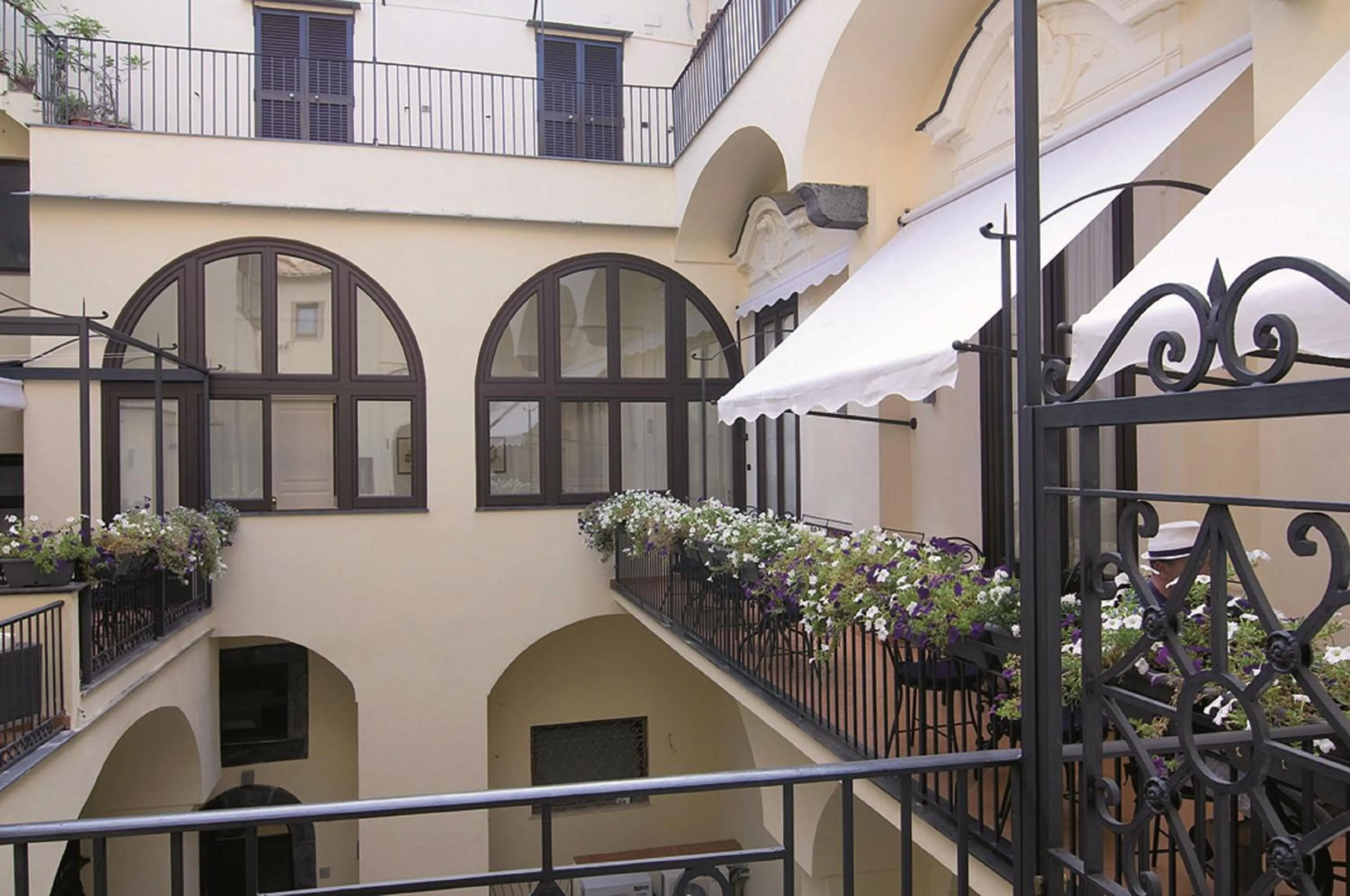 Facade/entrance in Maison Tofani