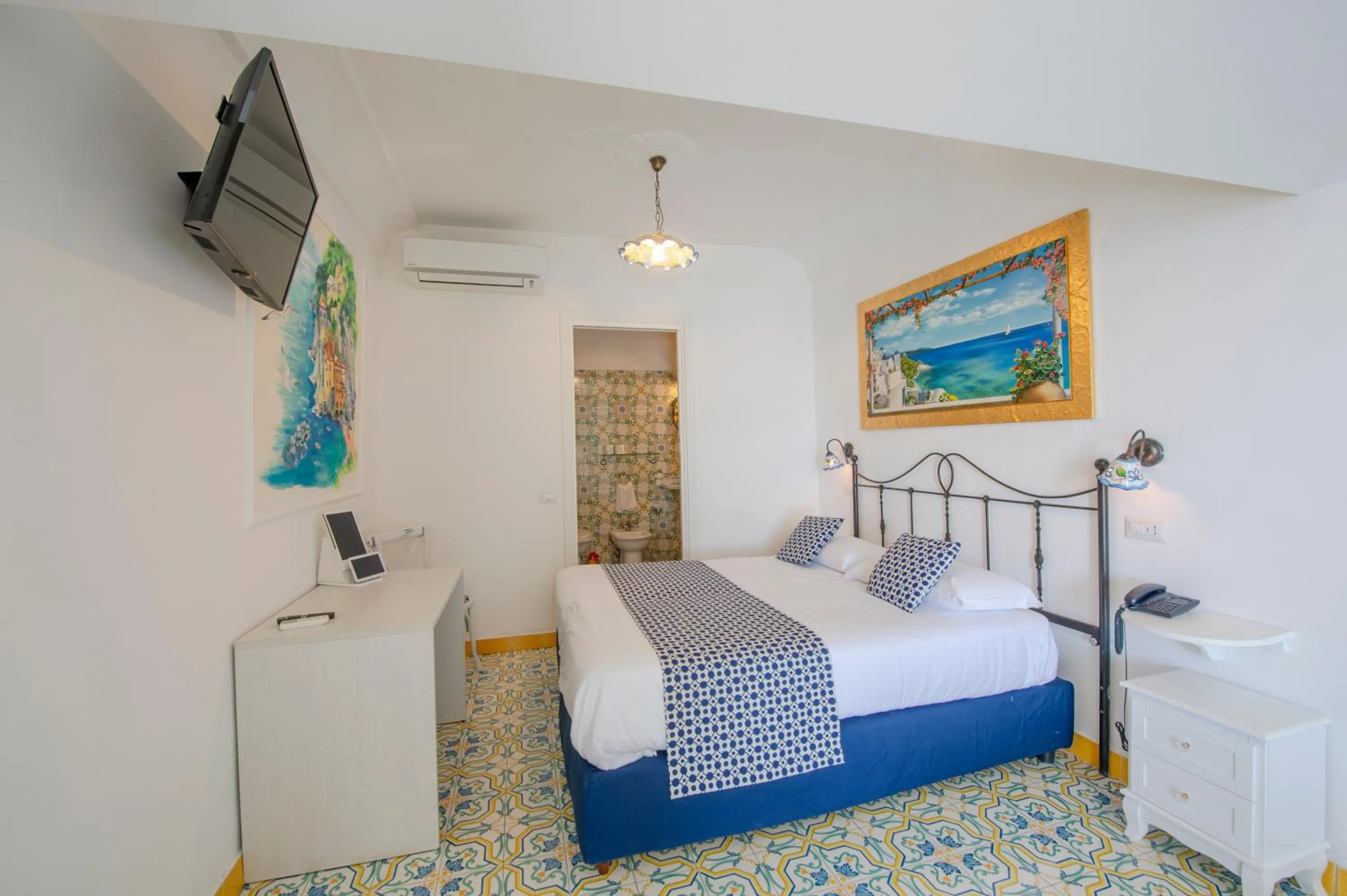 TV and multimedia, Bed in Hotel Costa Diva