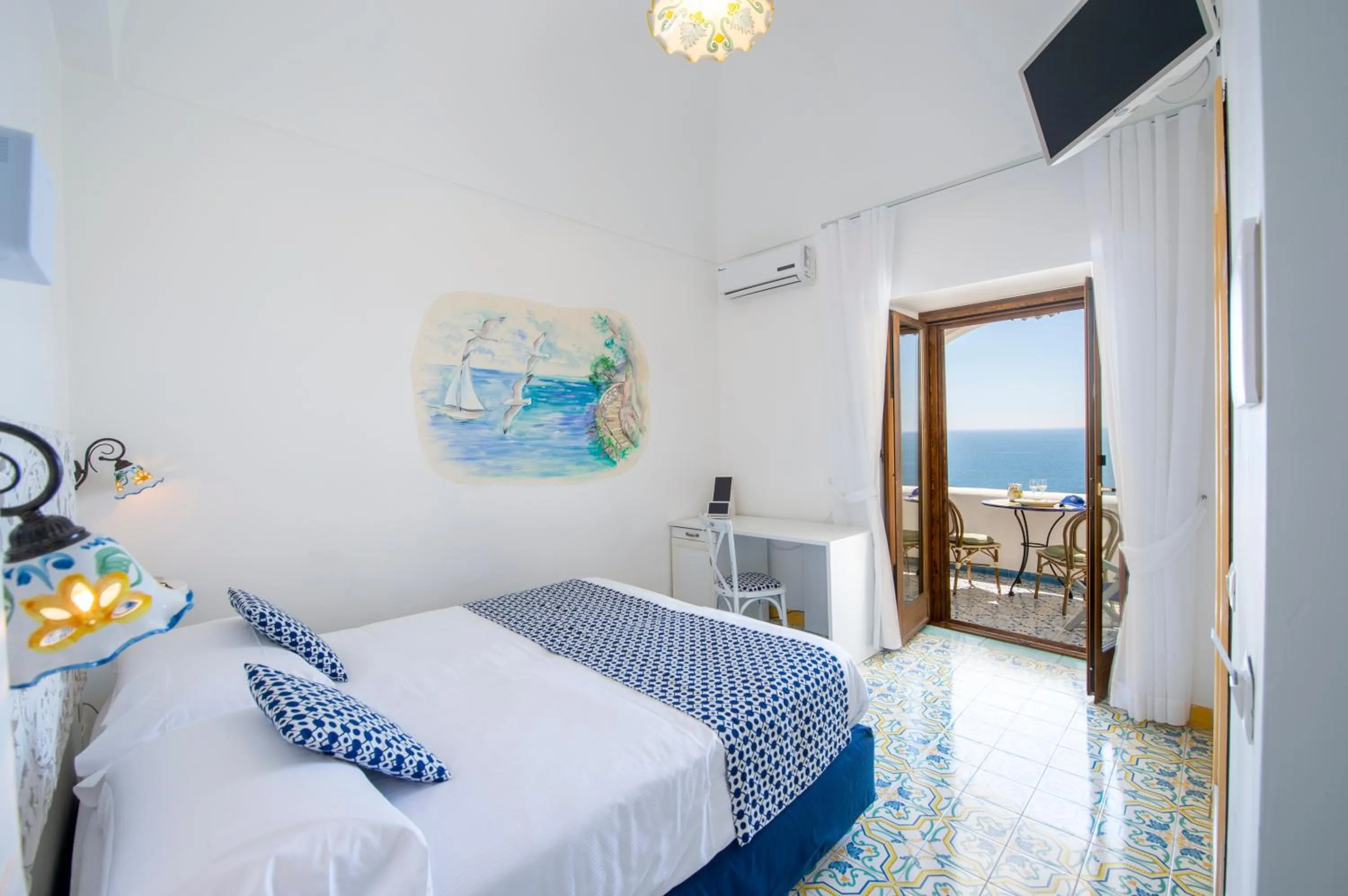 TV and multimedia, Bed in Hotel Costa Diva