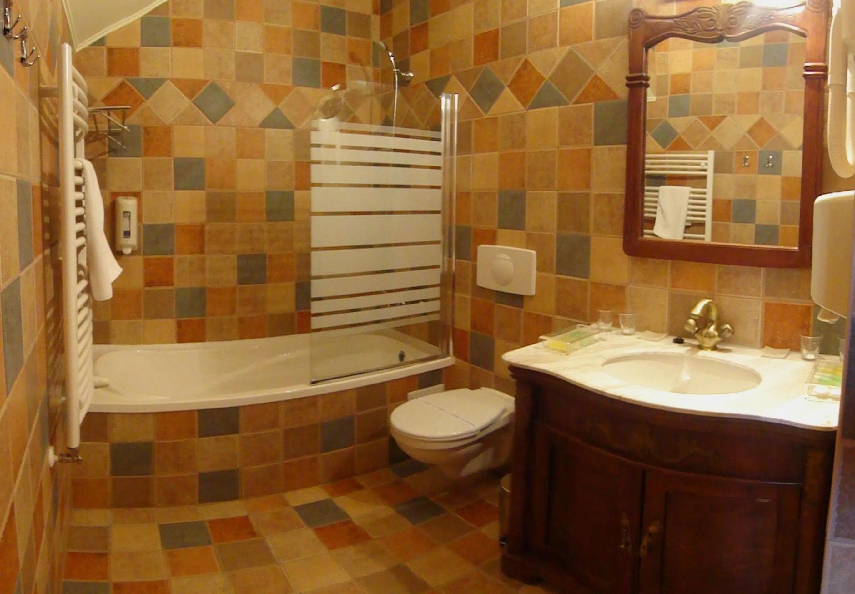 Bathroom in Nelson Hotel