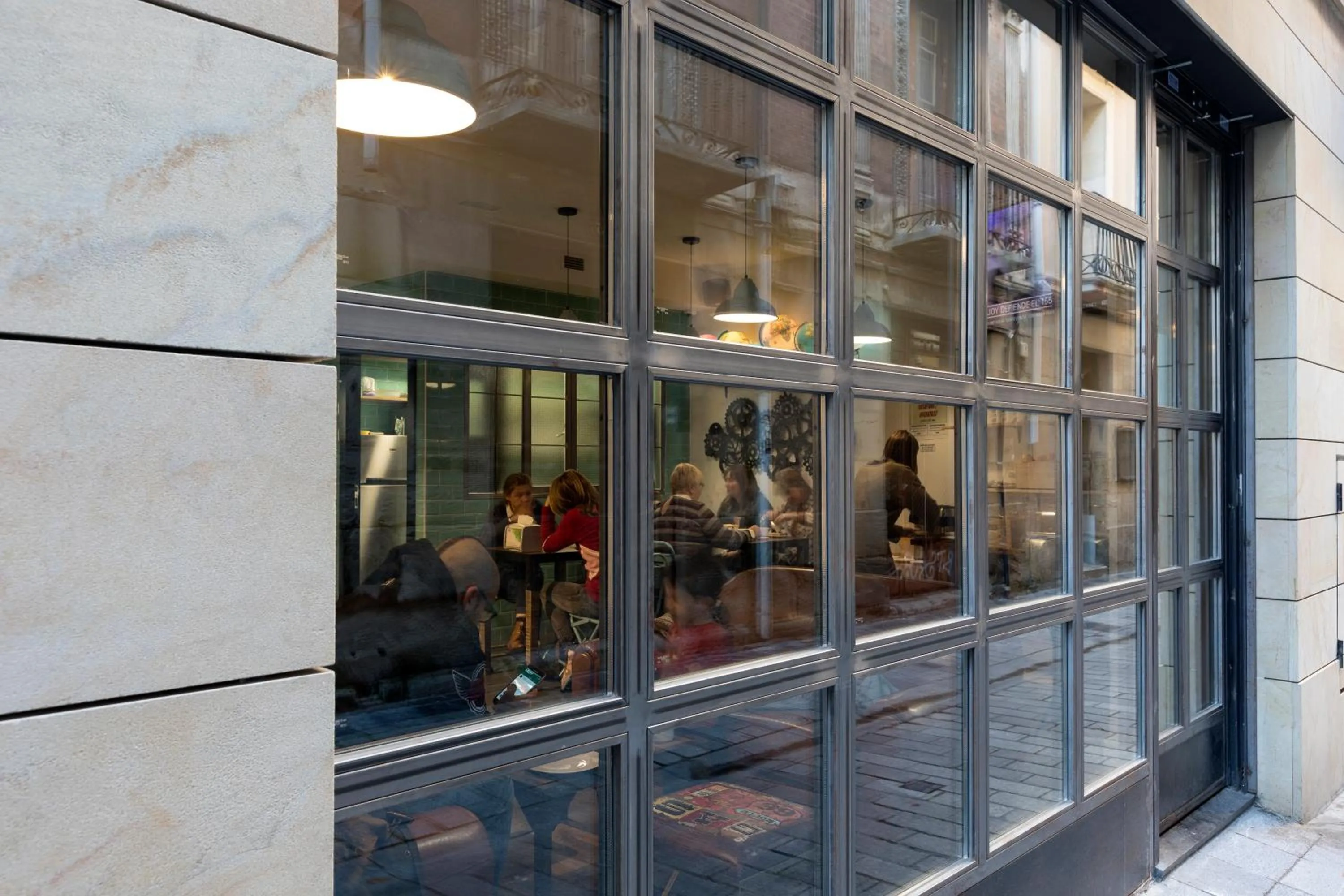 Winederful Hostel & Café