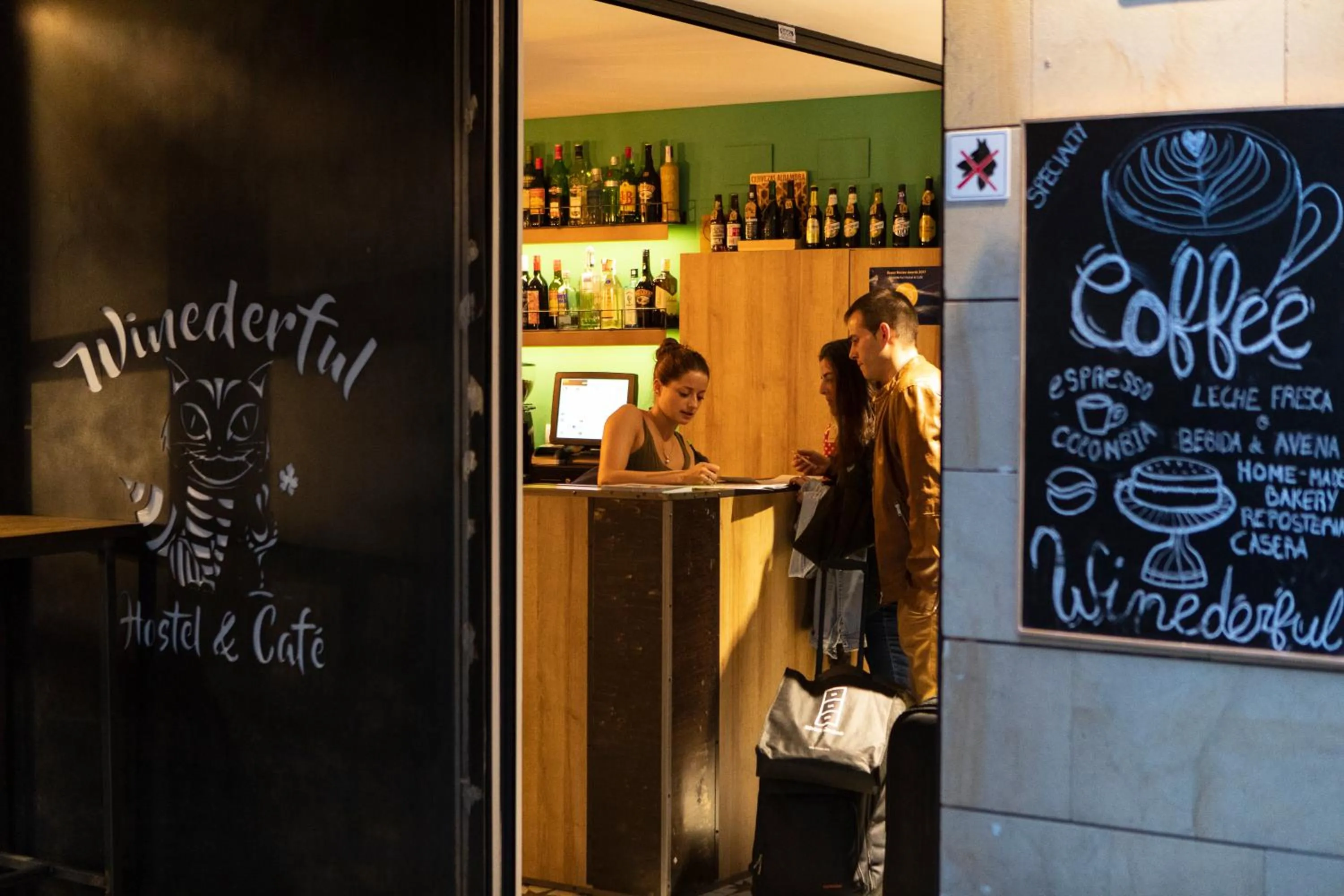 Winederful Hostel & Café