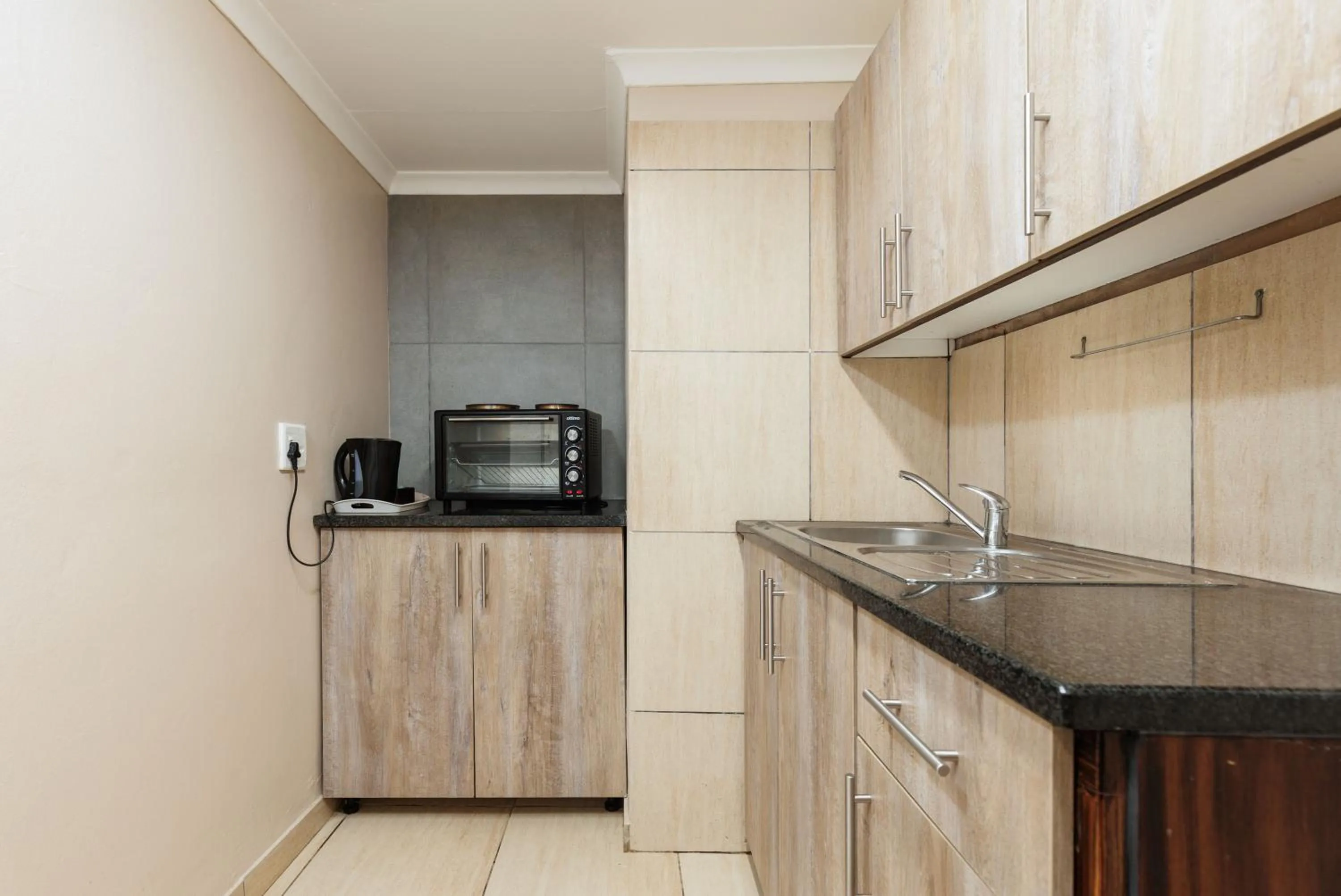 Kitchen or kitchenette in My Den Bed and Breakfast Pty Ltd