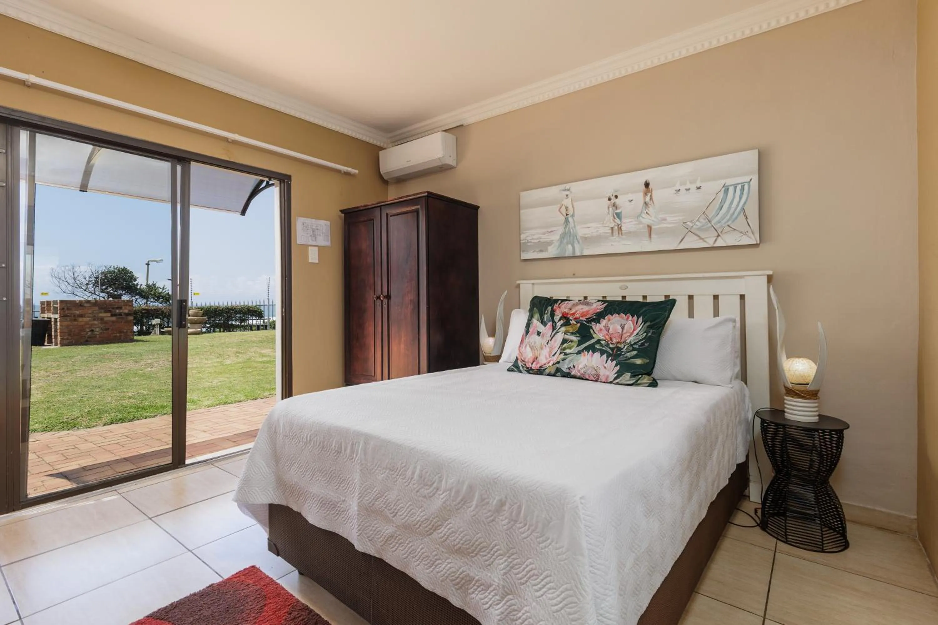 Photo of the whole room, Bed in My Den Bed and Breakfast Pty Ltd