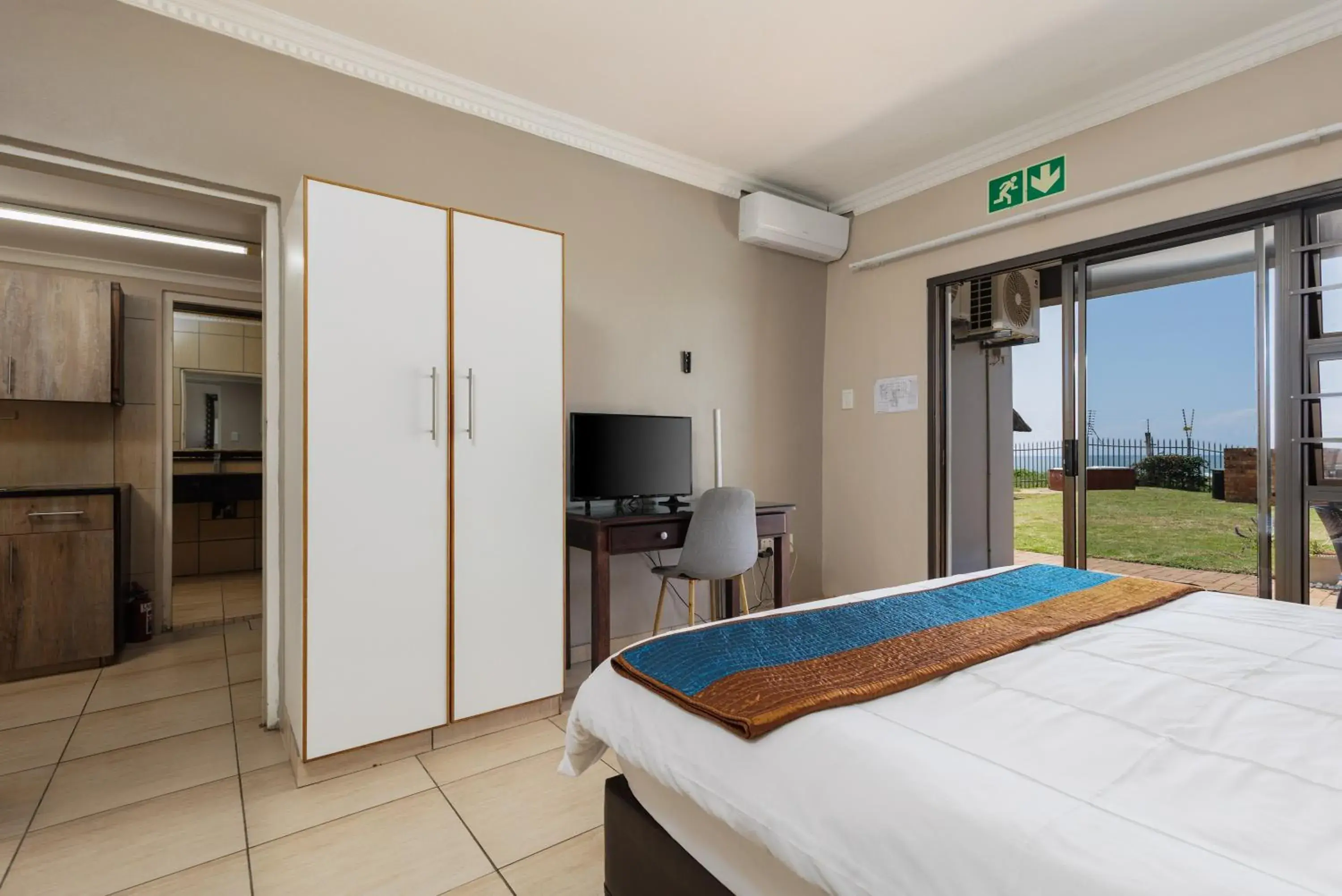 Basic Double Room - single occupancy in My Den Bed and Breakfast Pty Ltd Basic Double Room - single occupancy in My Den Bed and Breakfast Pty Ltd