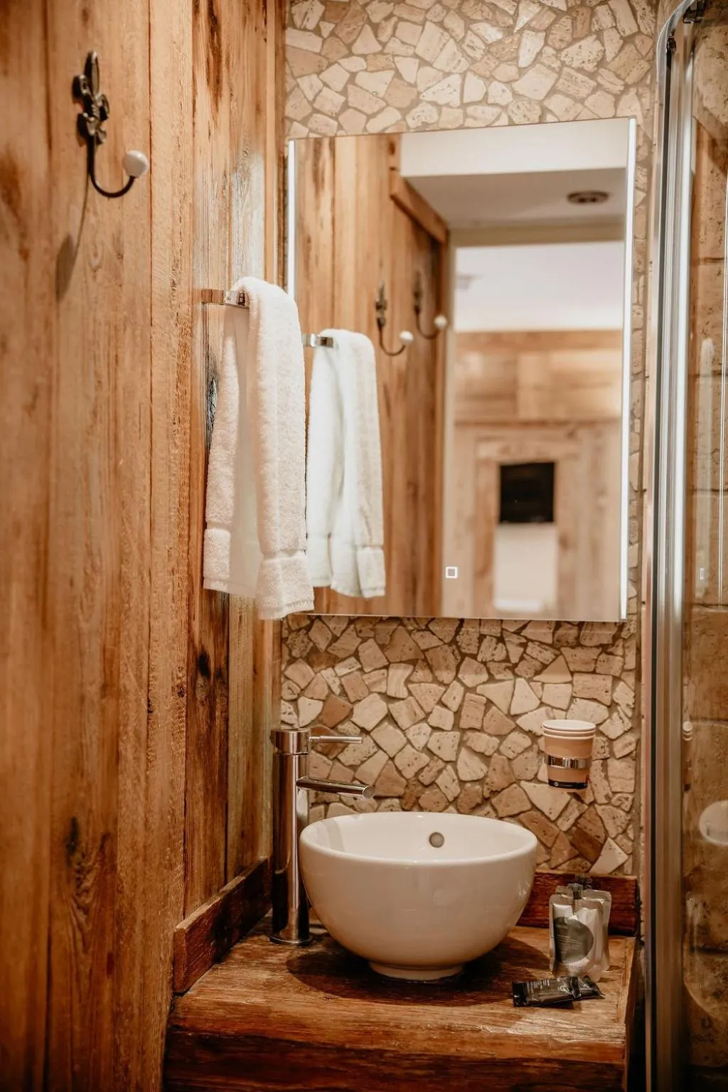 Bathroom in Hôtel Les Cimes