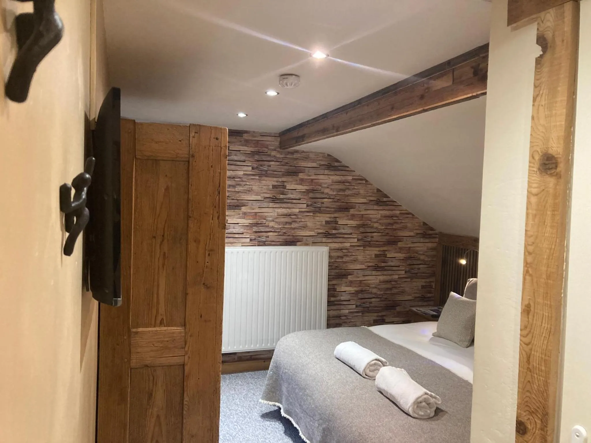 Bedroom, Bed in Hôtel Les Cimes