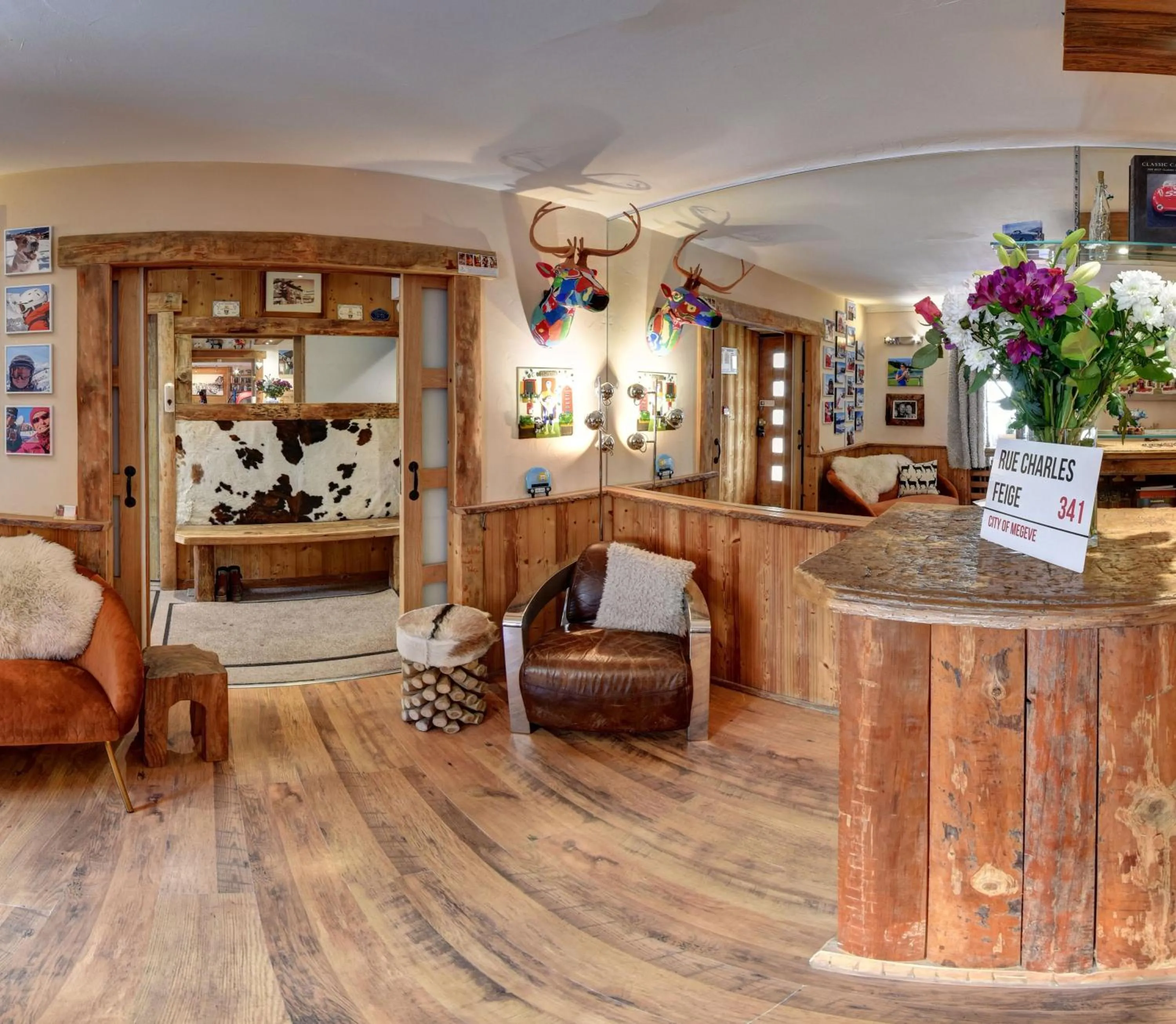 Lounge or bar in Hôtel Les Cimes