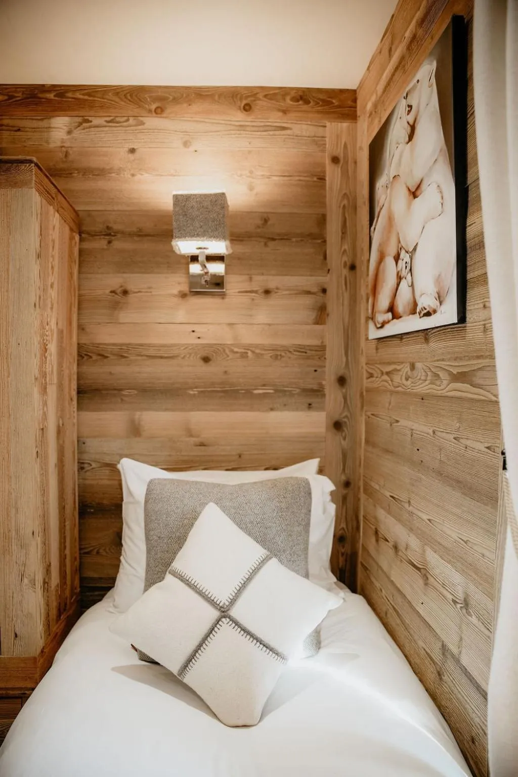 Bedroom, Bed in Hôtel Les Cimes